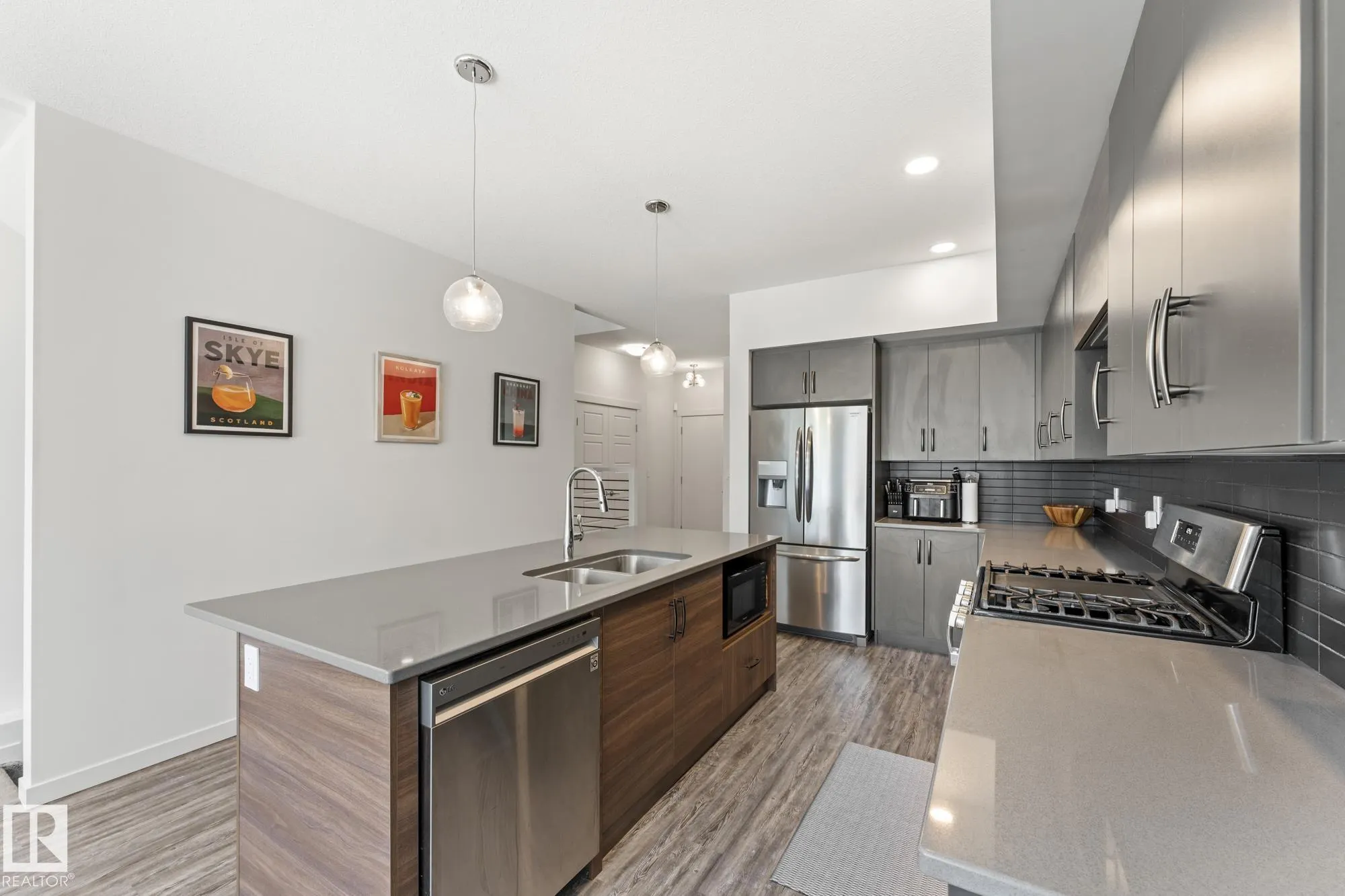 50 EDINBURGH CRT