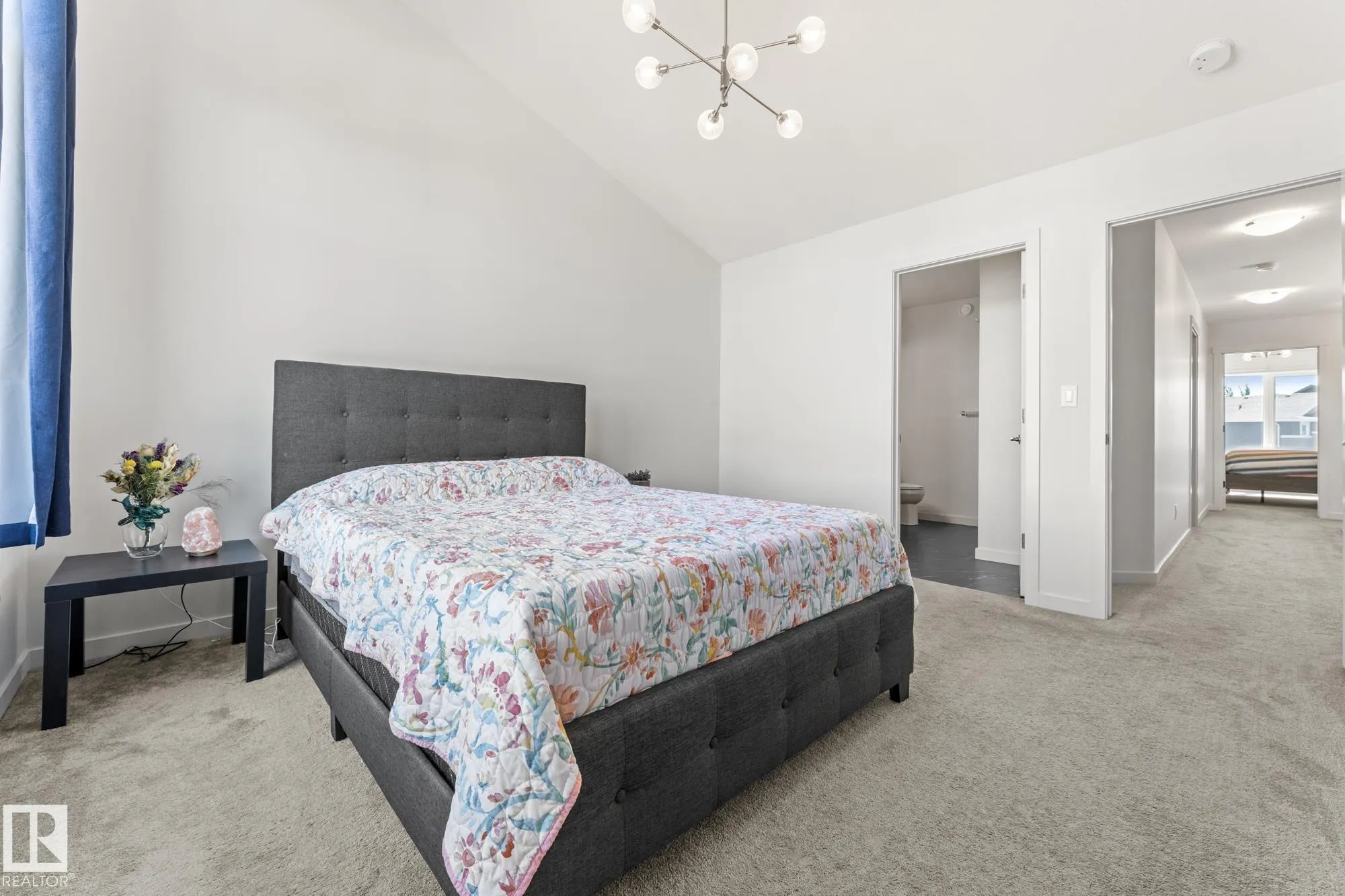 50 EDINBURGH CRT