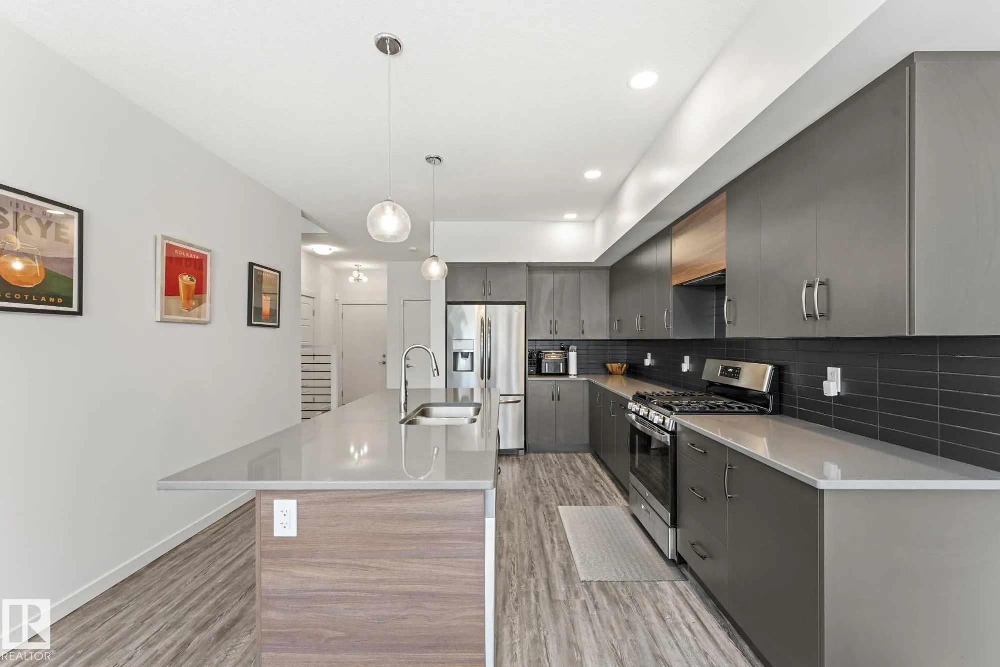 50 EDINBURGH CRT