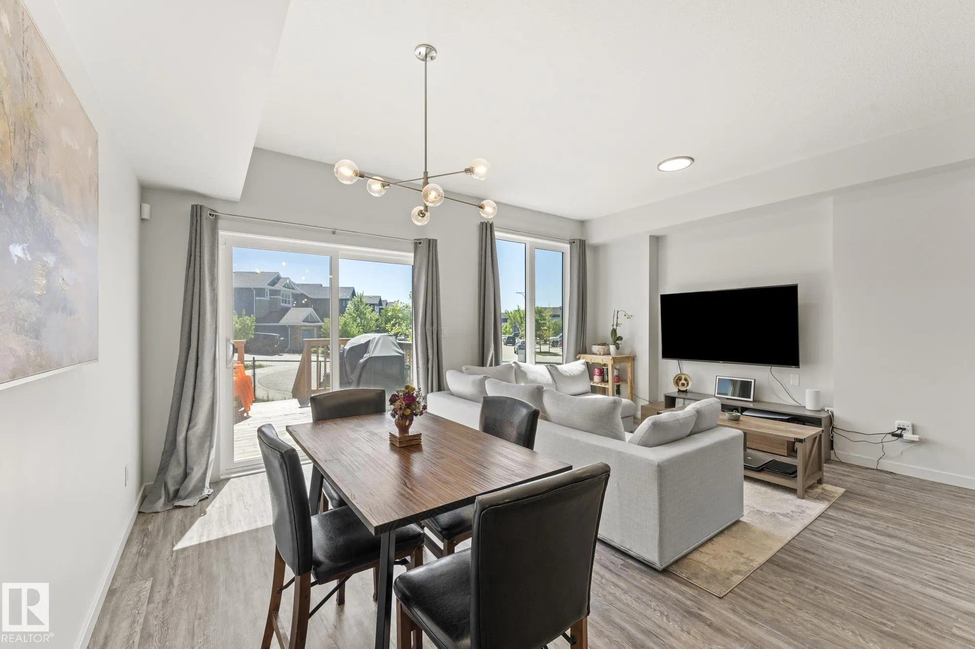 50 EDINBURGH CRT