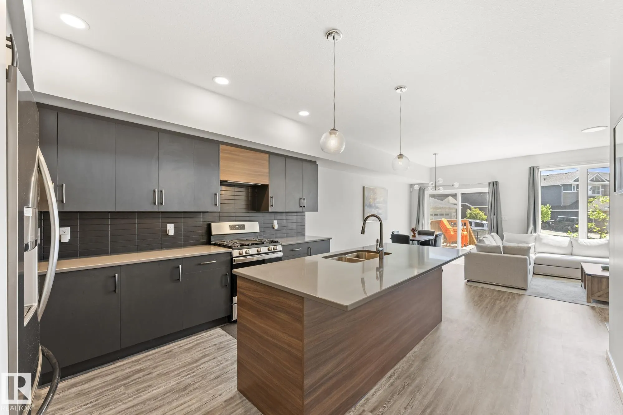 50 EDINBURGH CRT