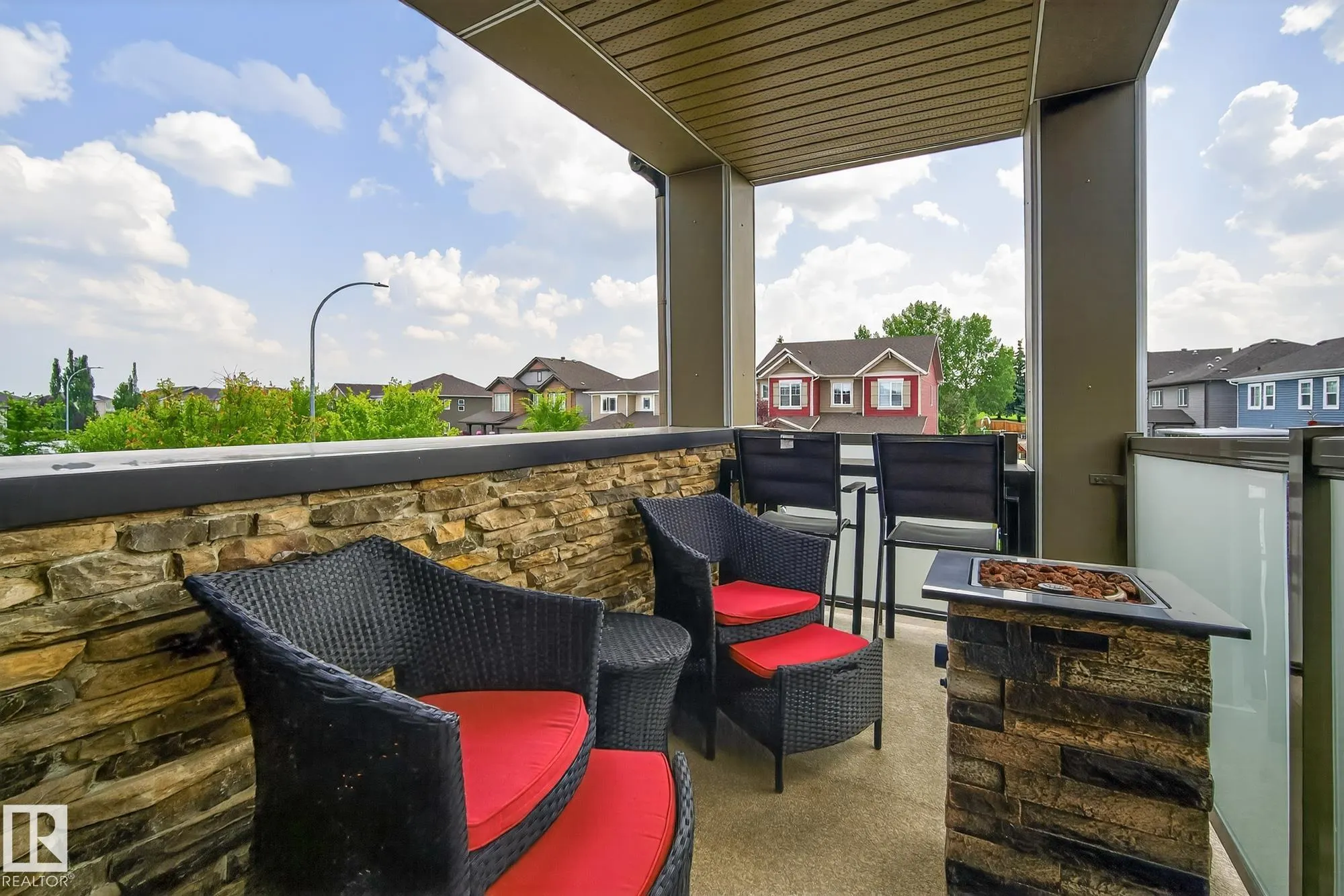 81 ROSEMOUNT Boulevard