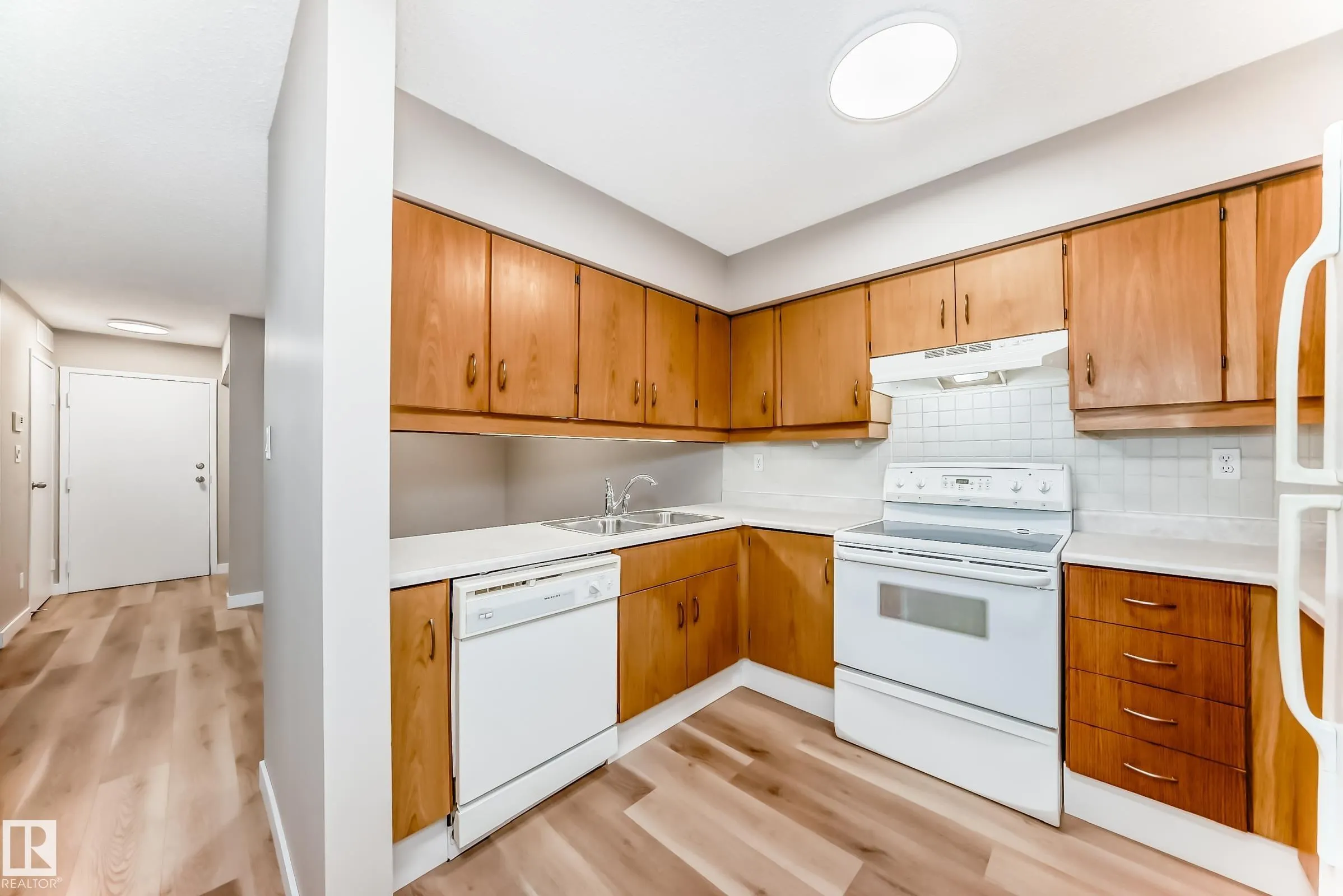 24 Alpine Place