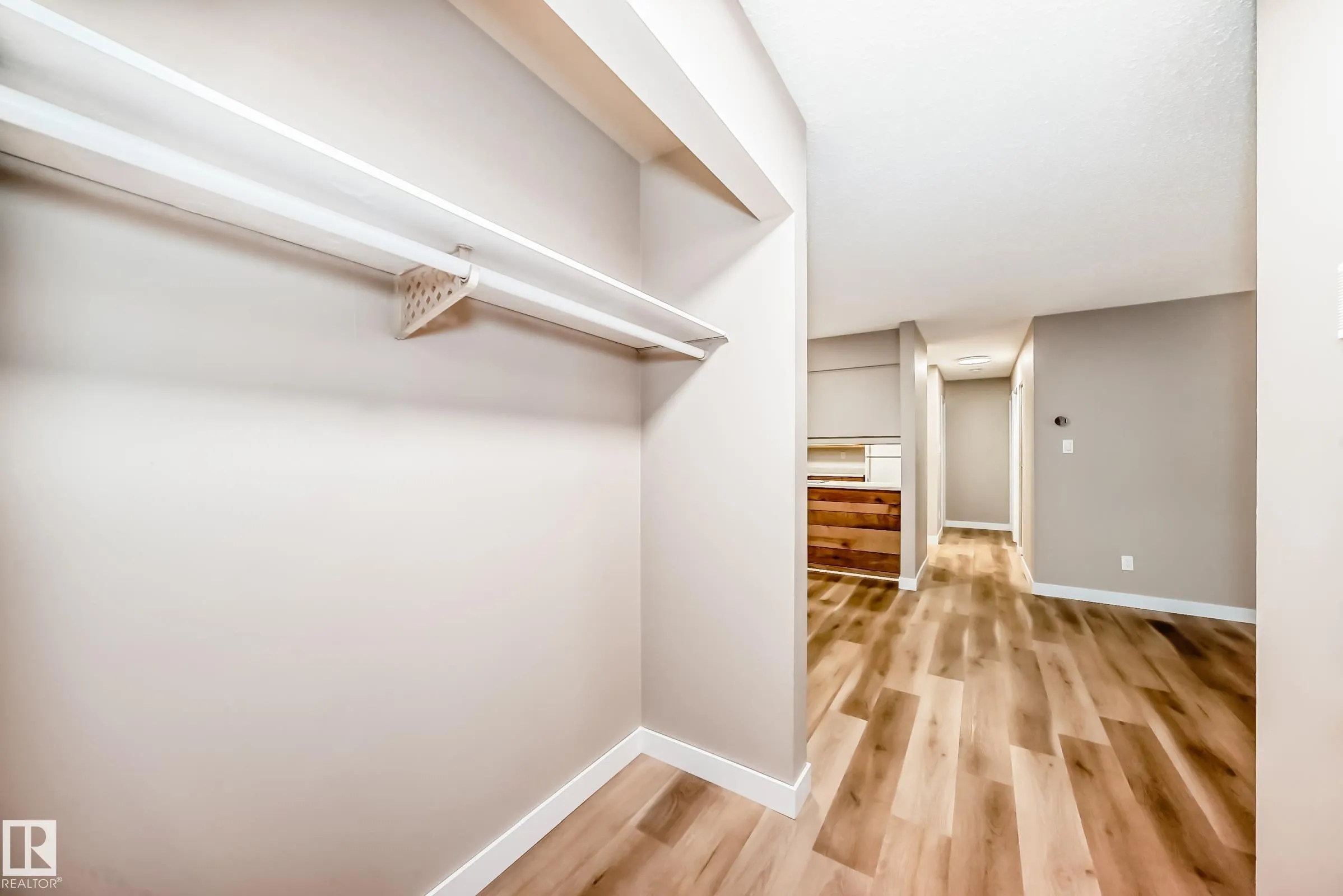 24 Alpine Place