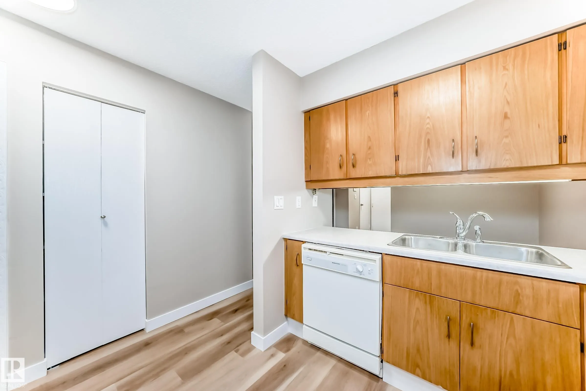 24 Alpine Place