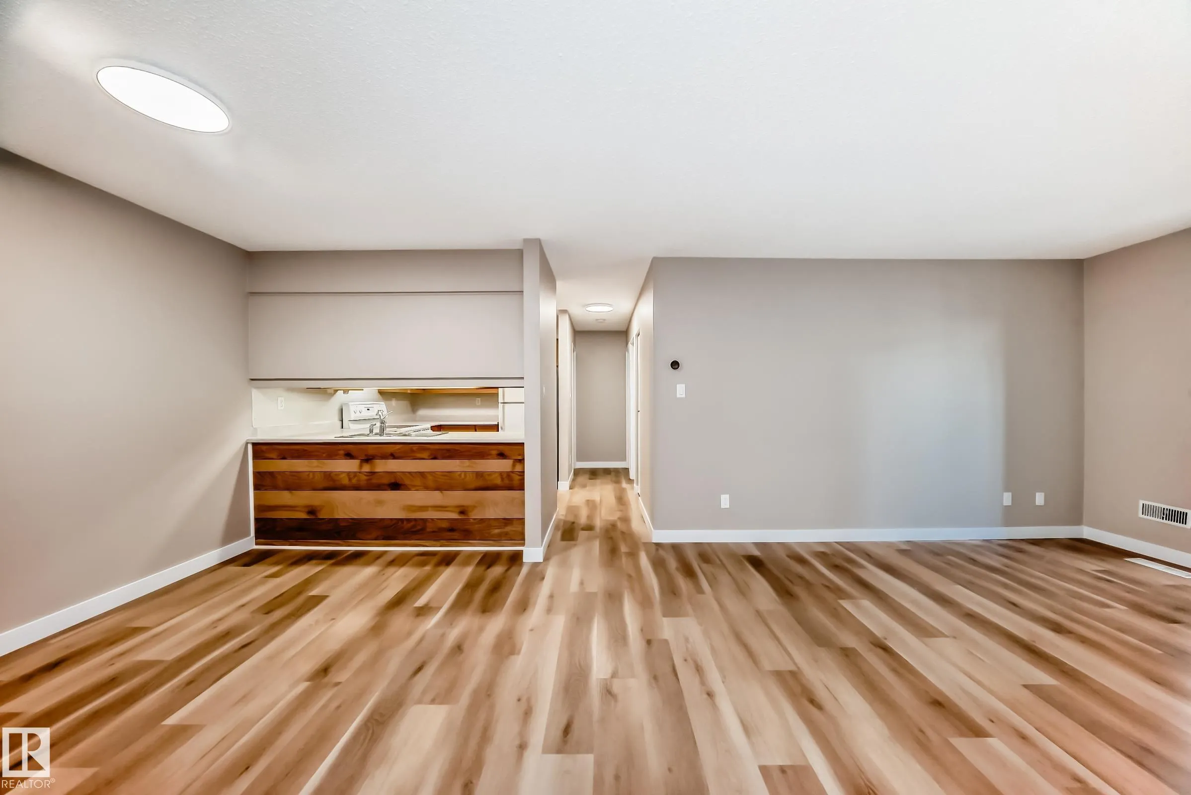 24 Alpine Place