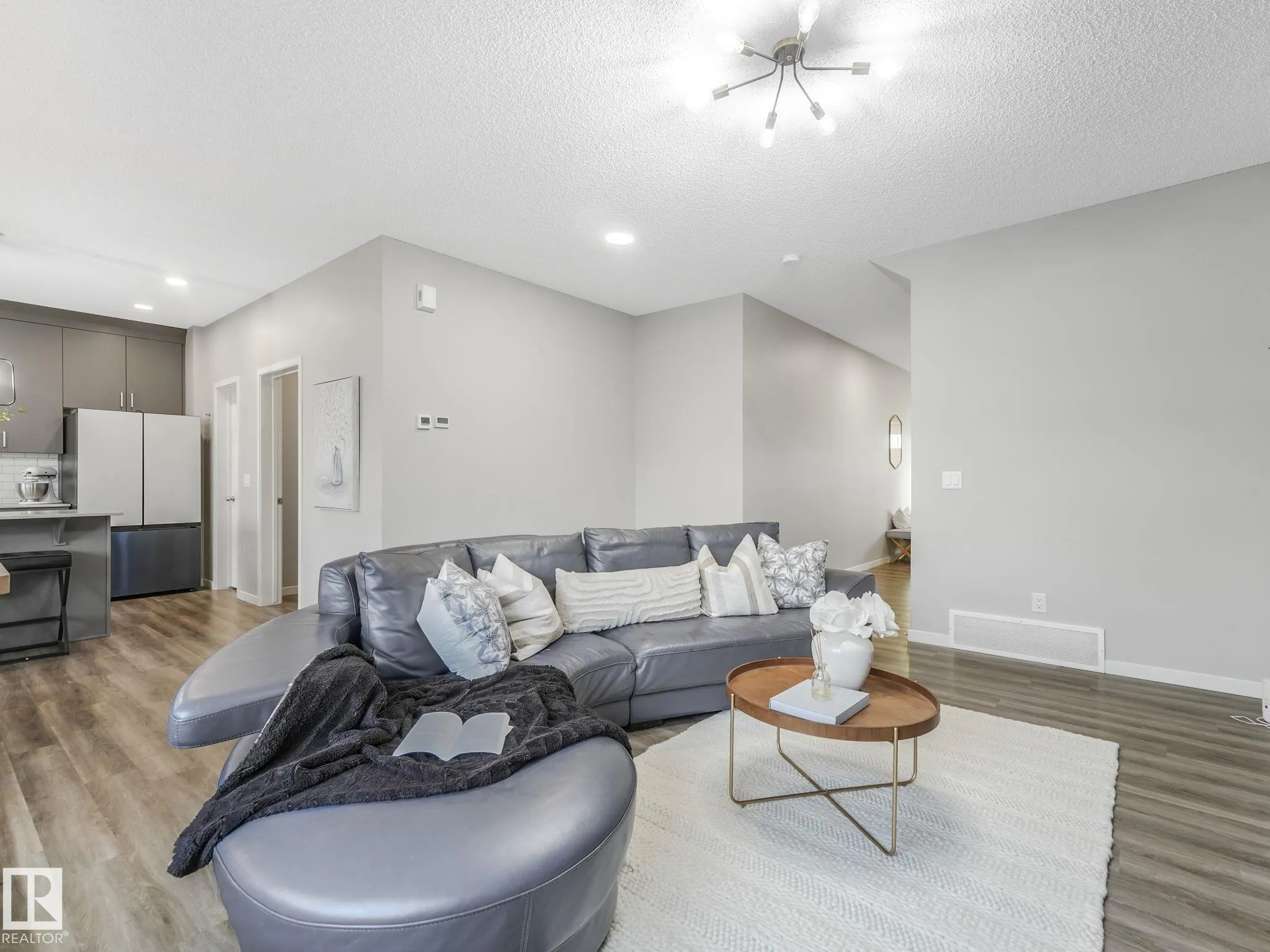 10 AUTUMNWOOD Crescent