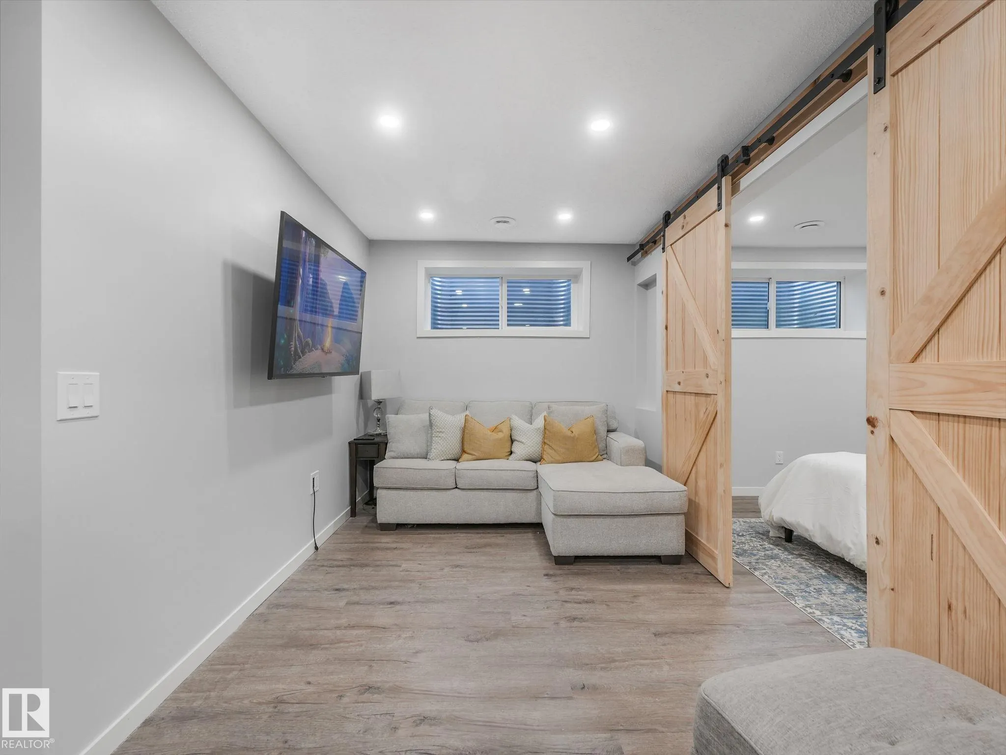 10 AUTUMNWOOD Crescent