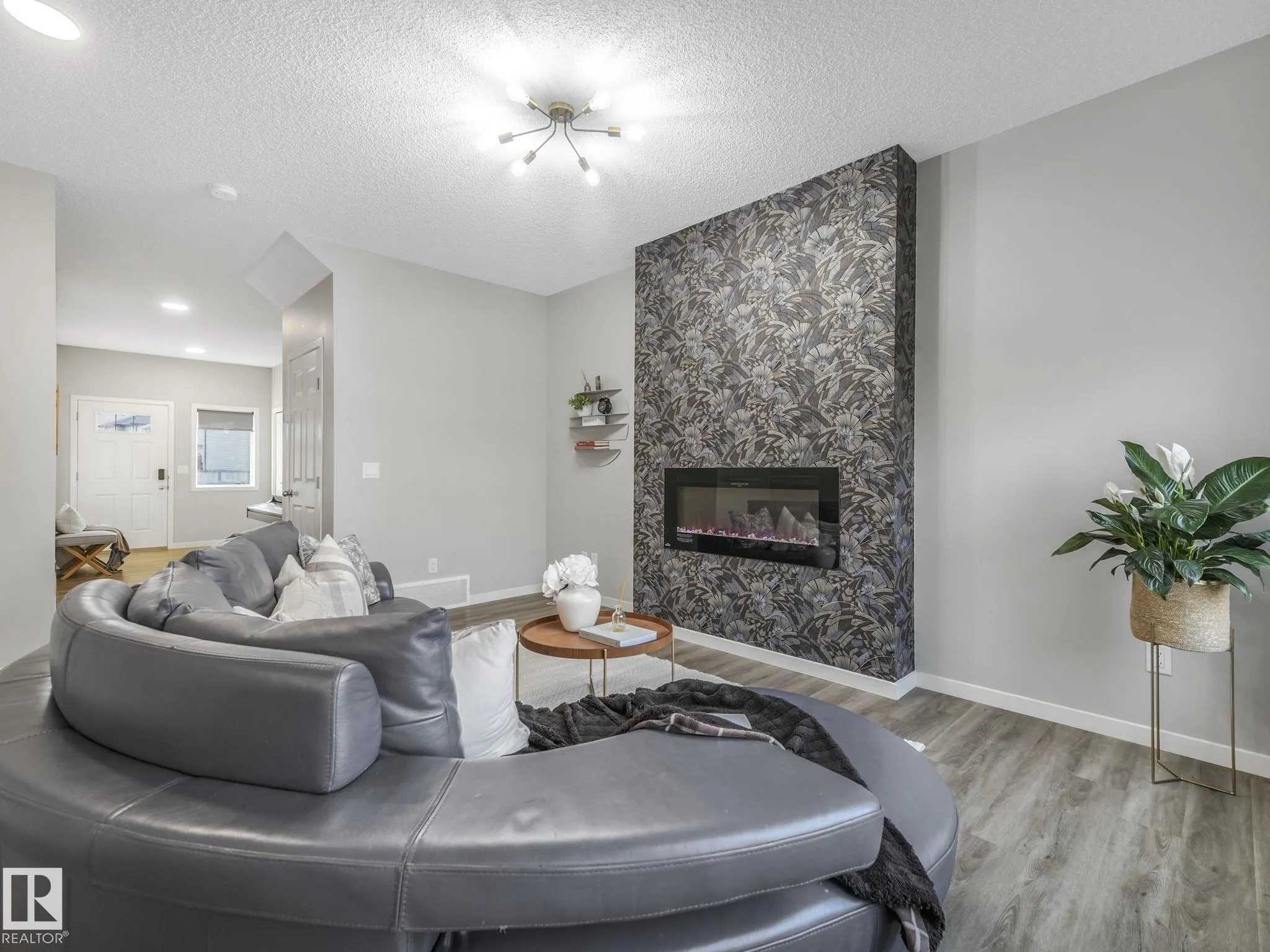 10 AUTUMNWOOD Crescent