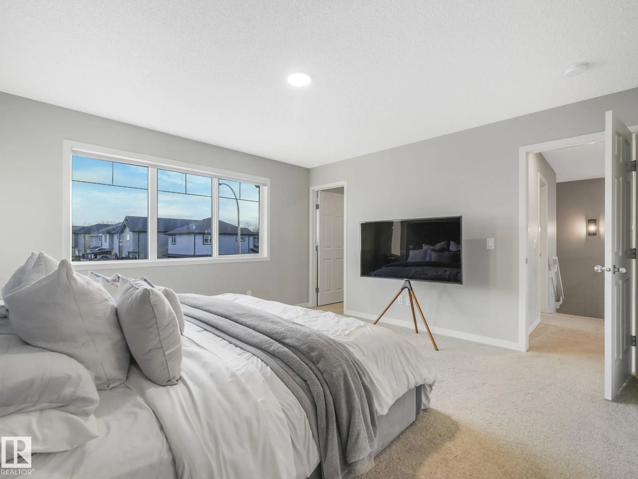 10 AUTUMNWOOD Crescent