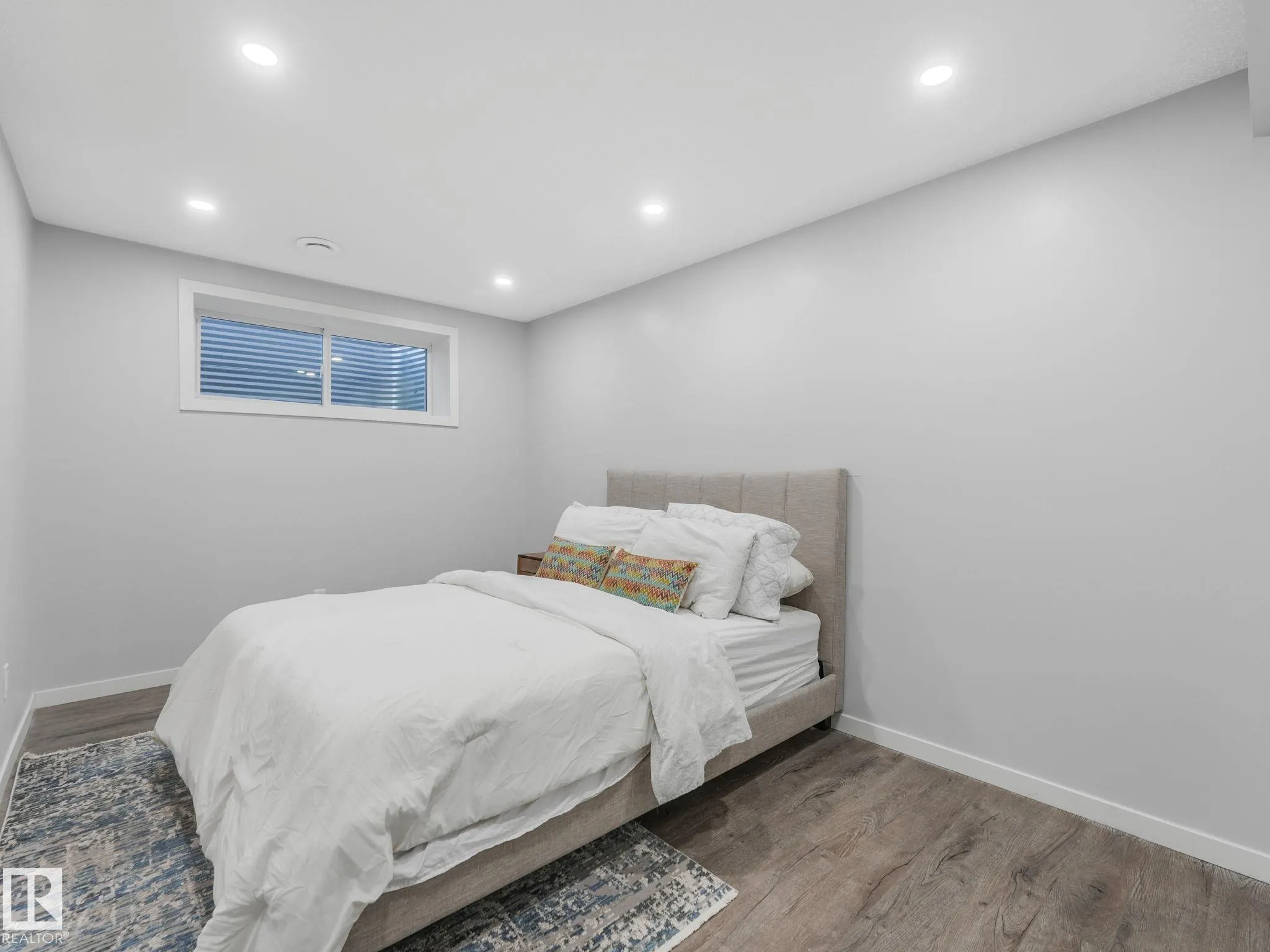 10 AUTUMNWOOD Crescent