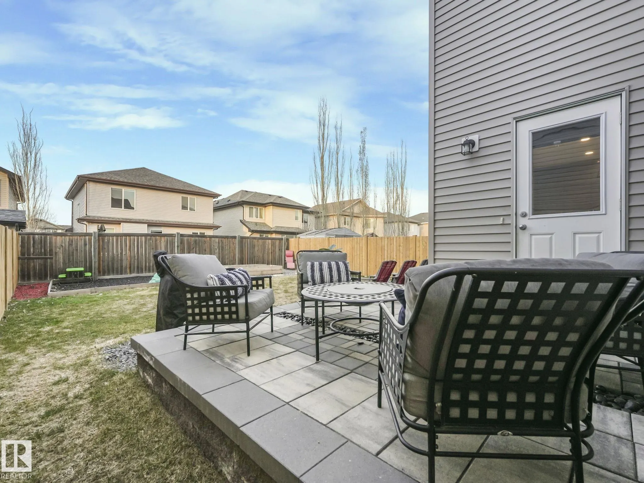 10 AUTUMNWOOD Crescent
