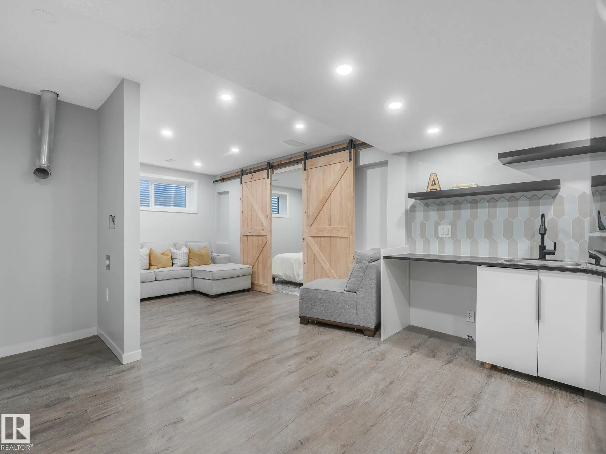 10 AUTUMNWOOD Crescent