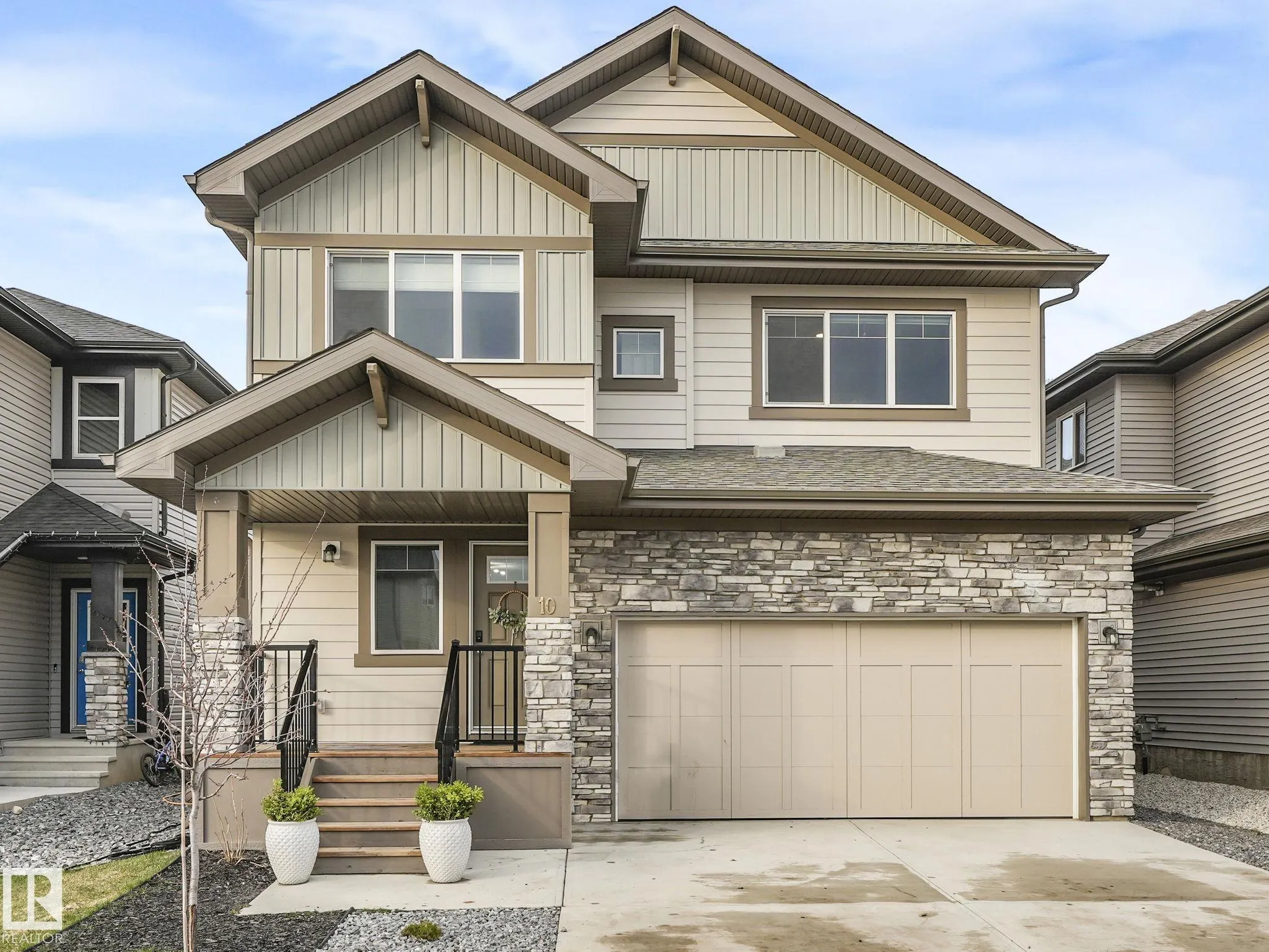 10 AUTUMNWOOD Crescent