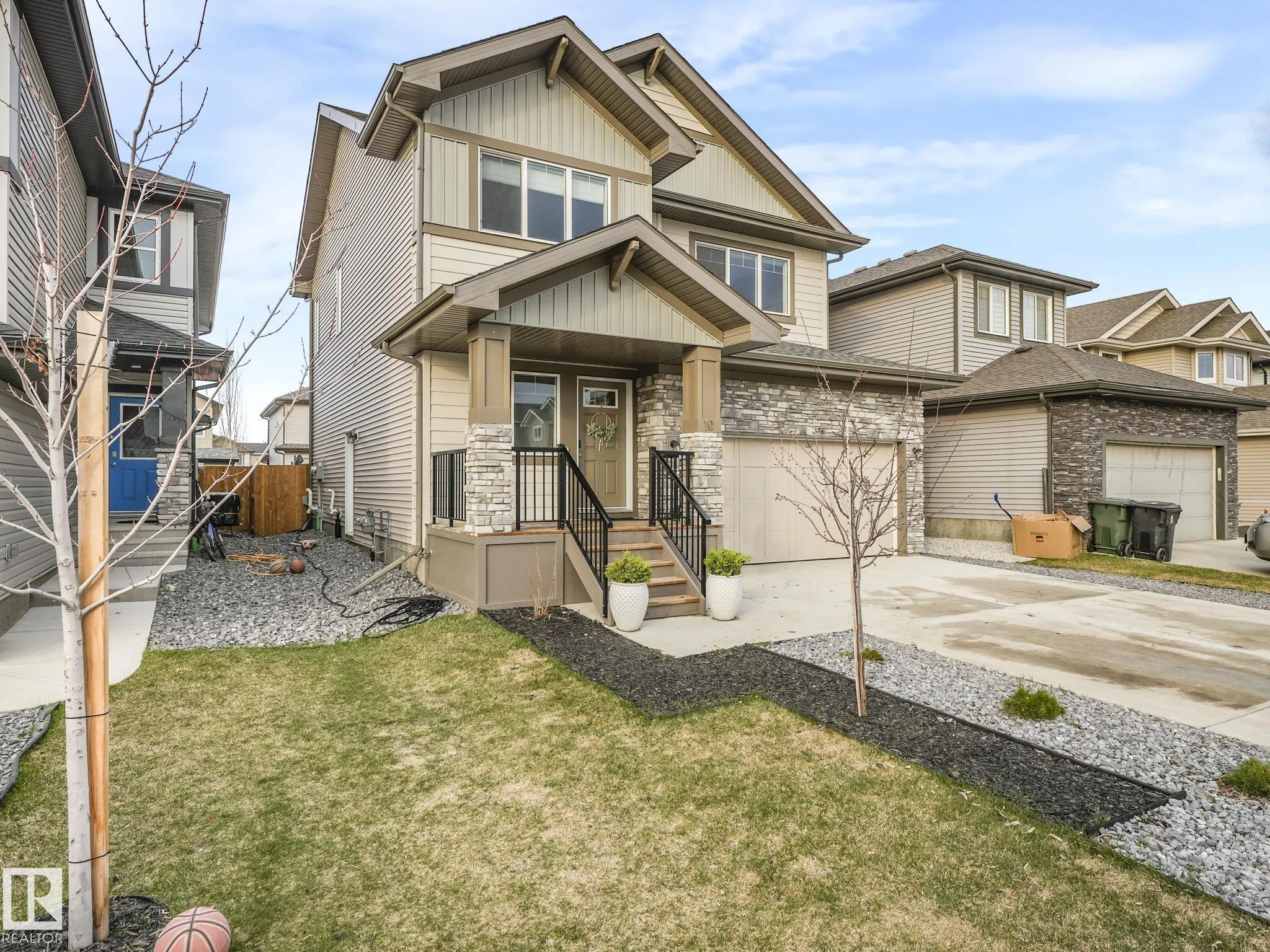 10 AUTUMNWOOD Crescent