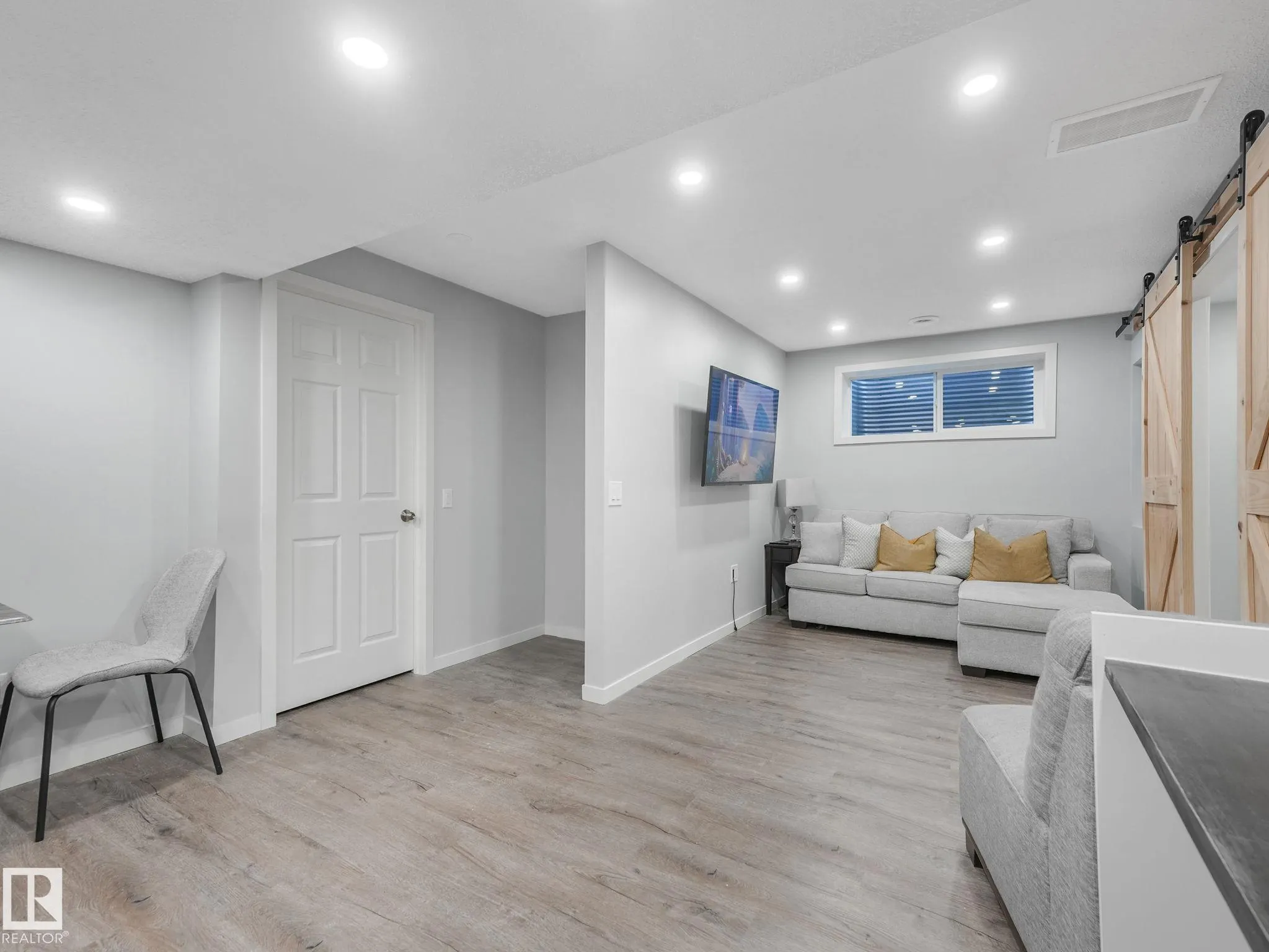 10 AUTUMNWOOD Crescent
