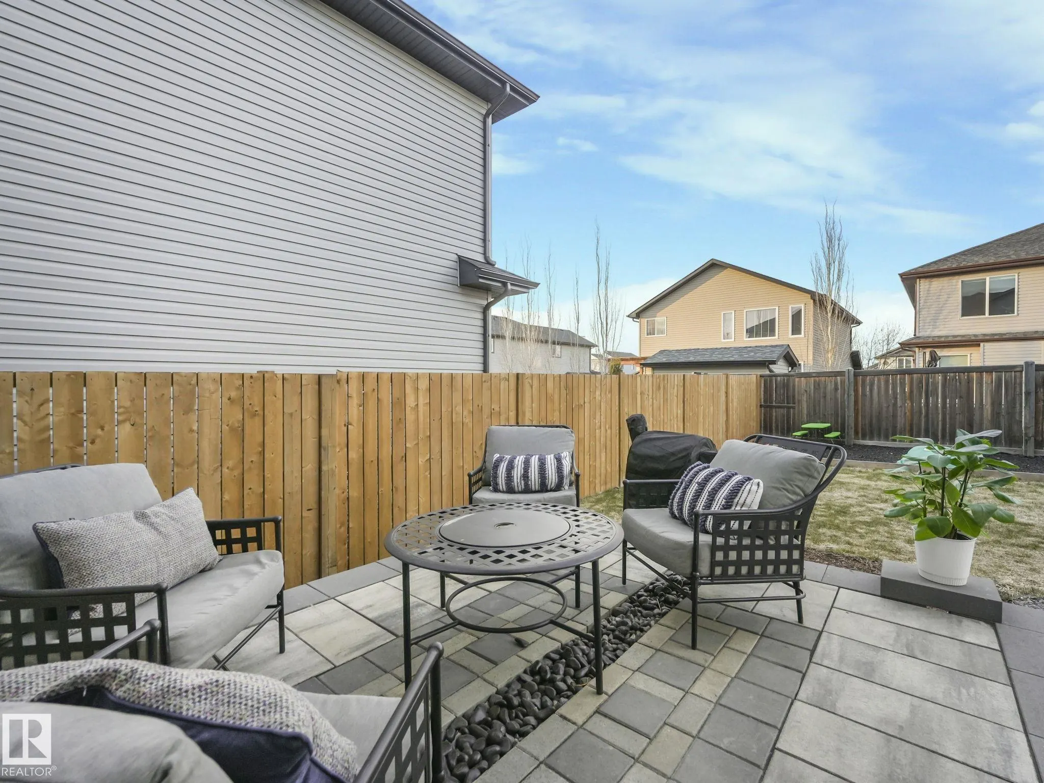 10 AUTUMNWOOD Crescent