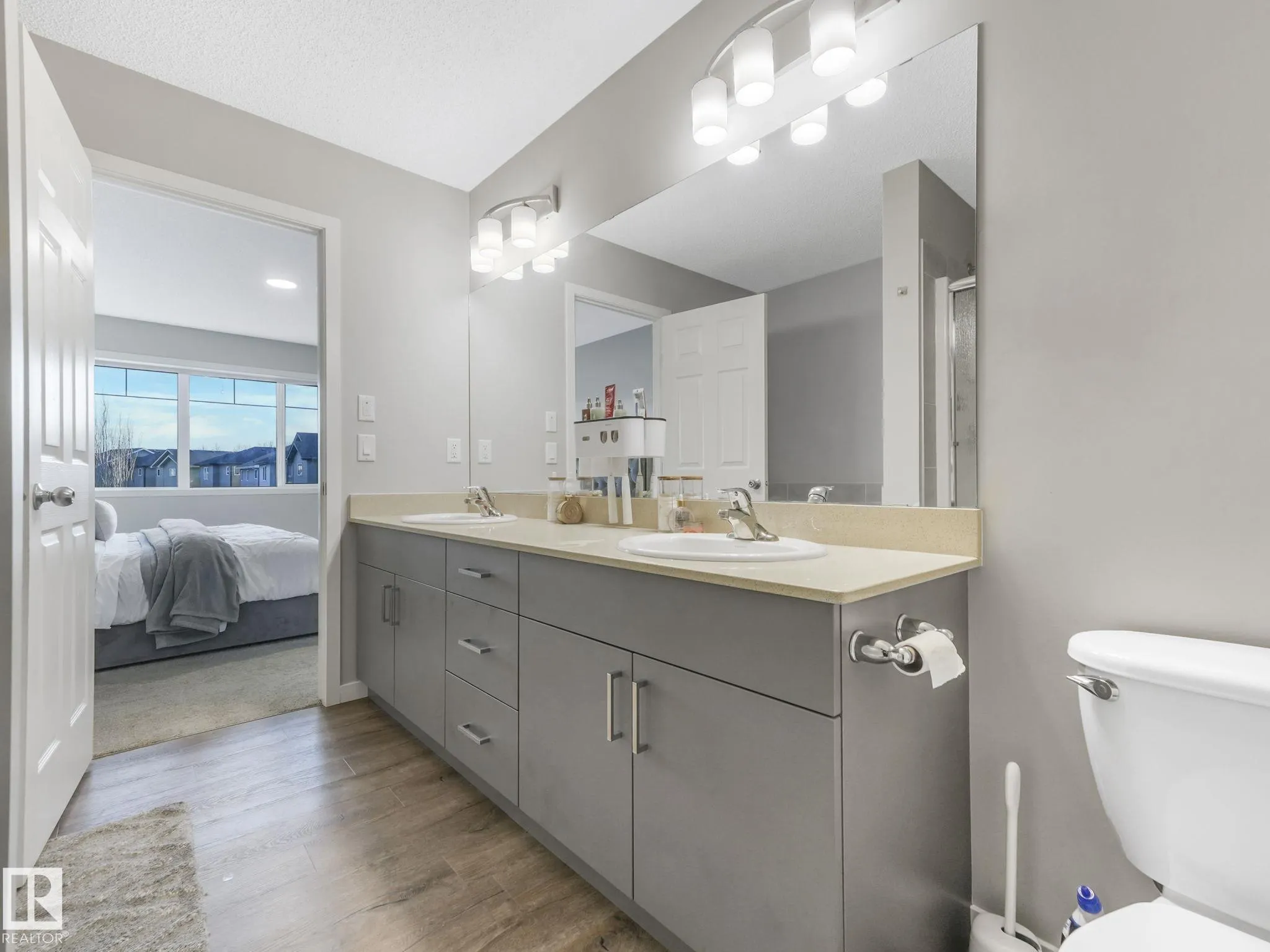 10 AUTUMNWOOD Crescent