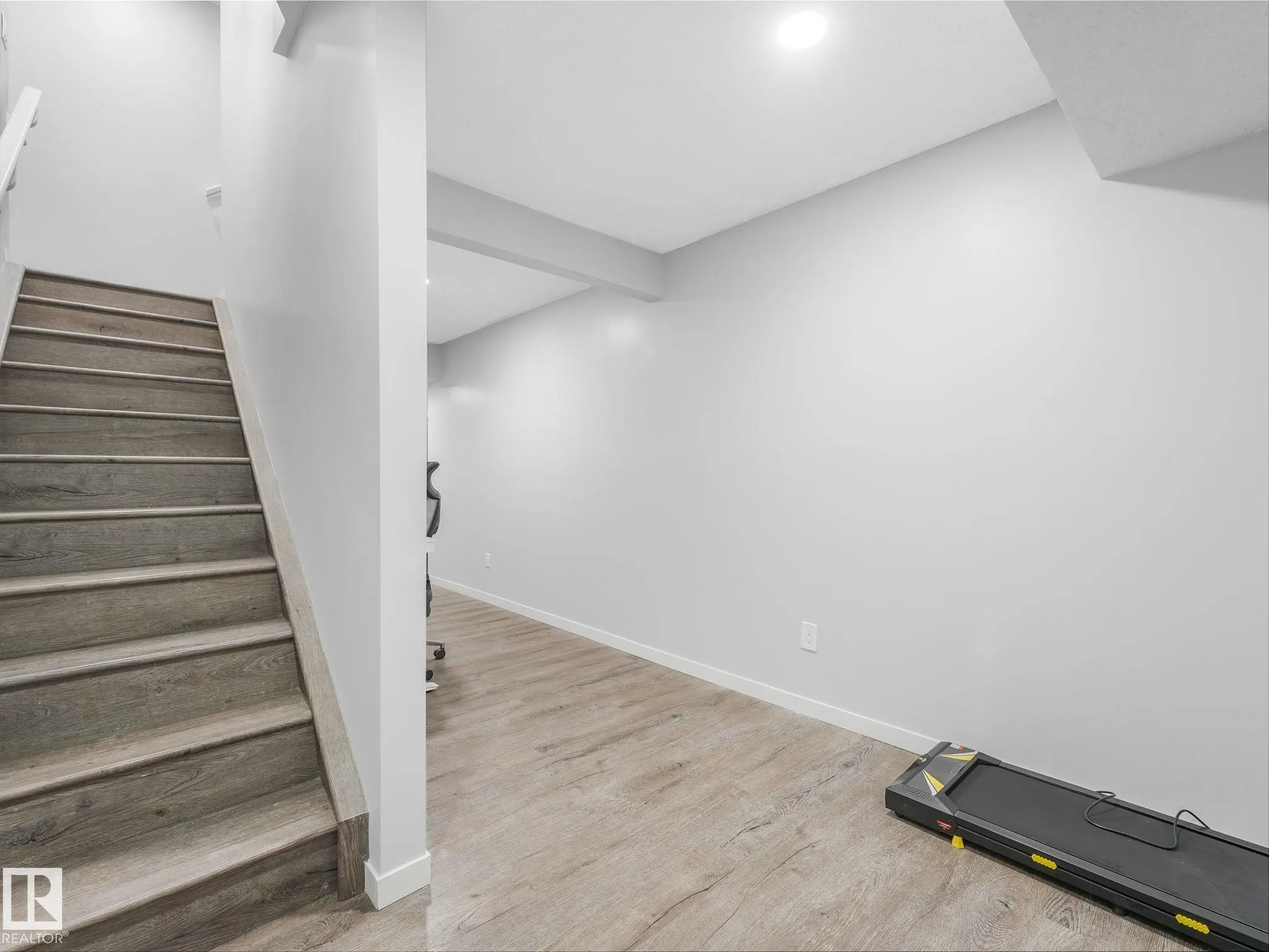 10 AUTUMNWOOD Crescent