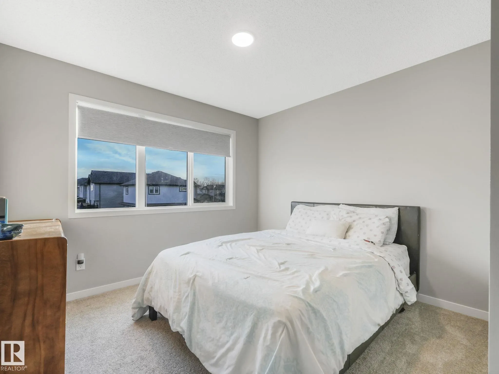 10 AUTUMNWOOD Crescent