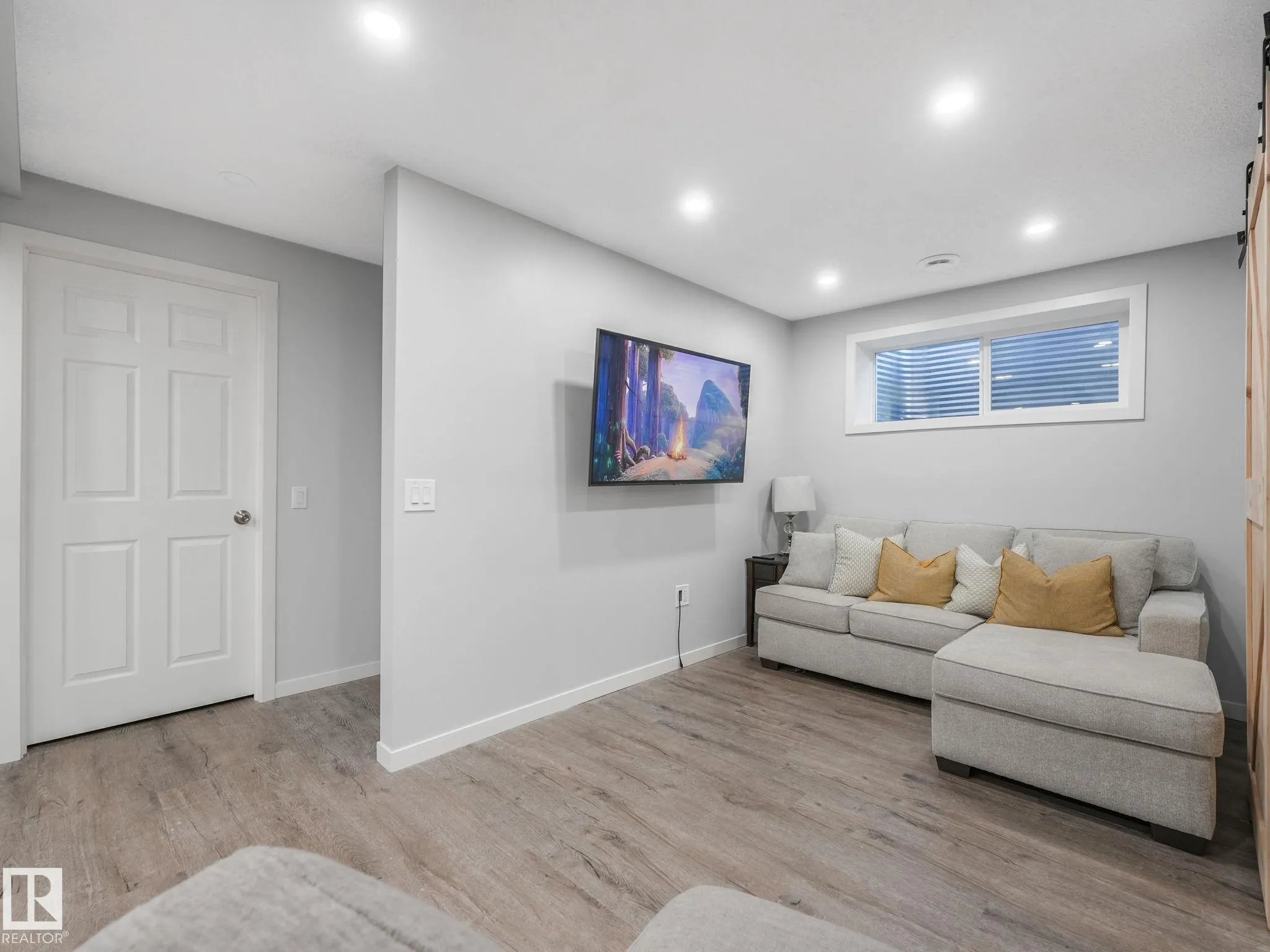 10 AUTUMNWOOD Crescent