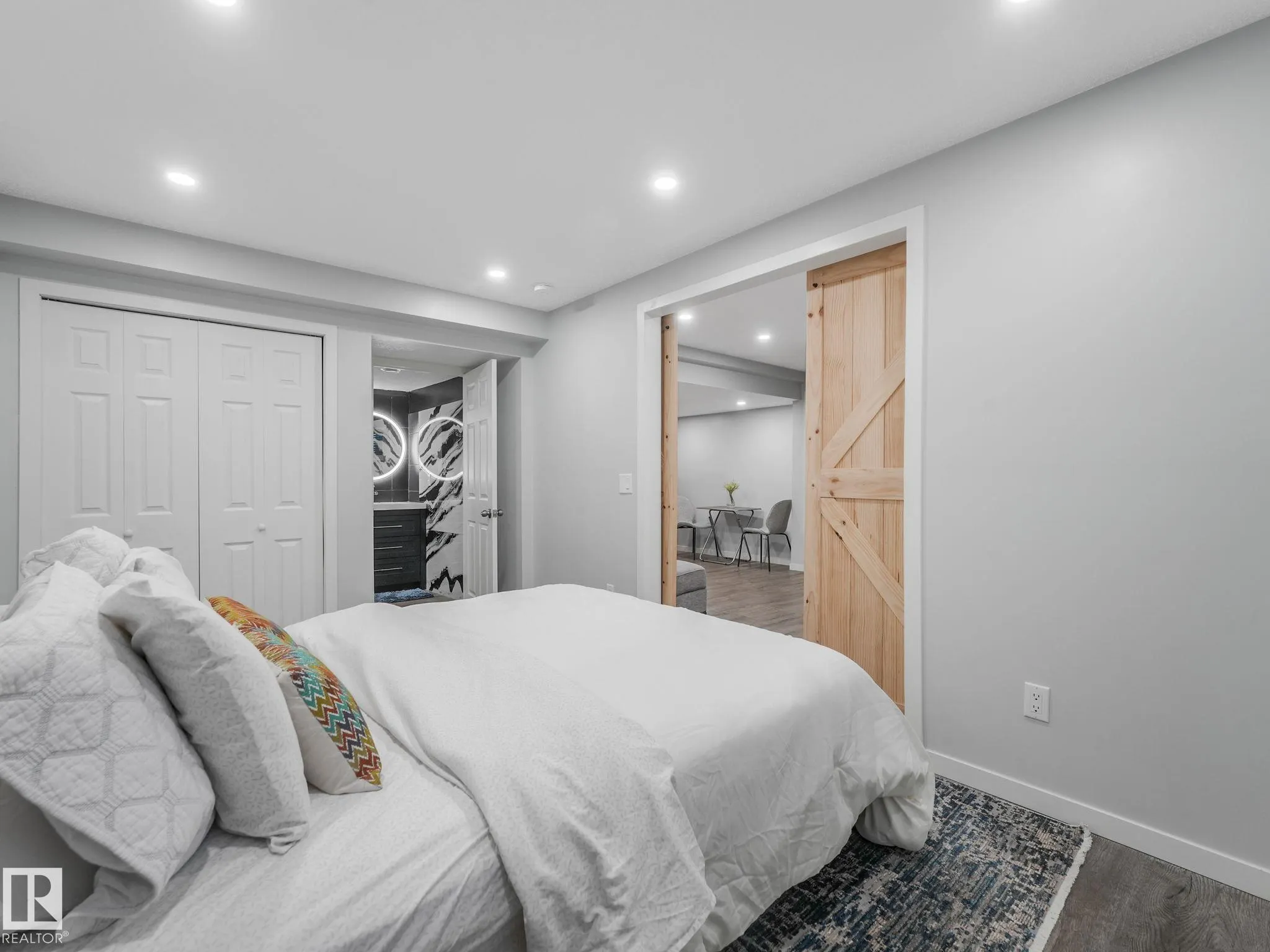 10 AUTUMNWOOD Crescent