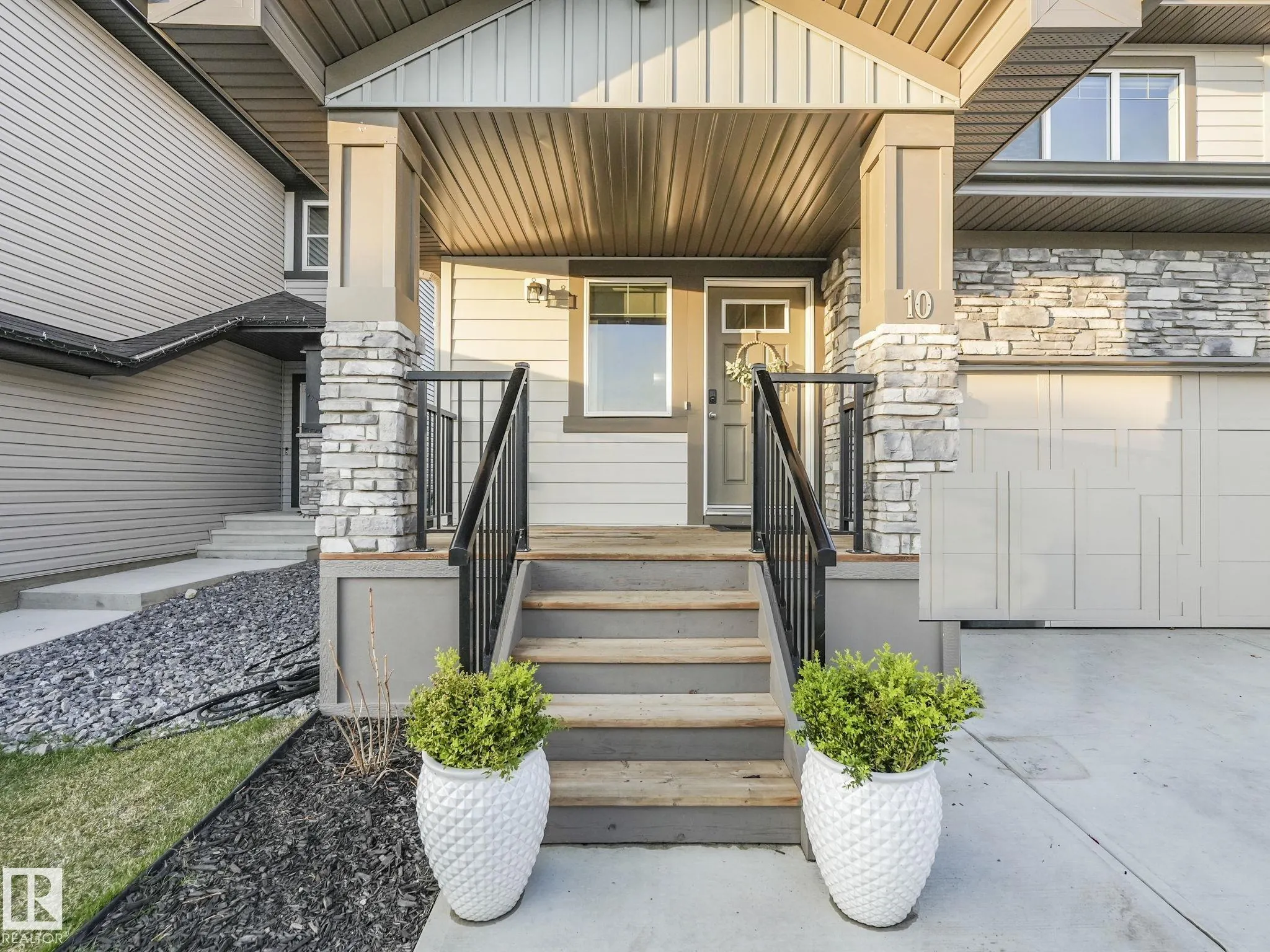 10 AUTUMNWOOD Crescent