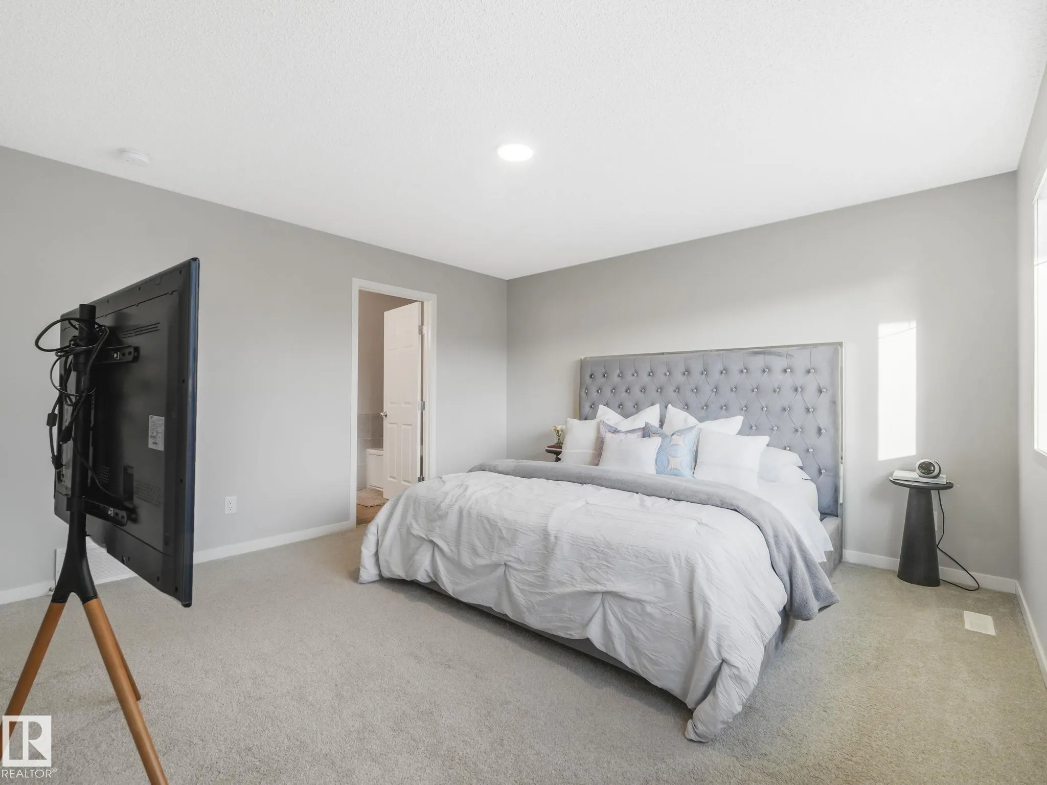10 AUTUMNWOOD Crescent