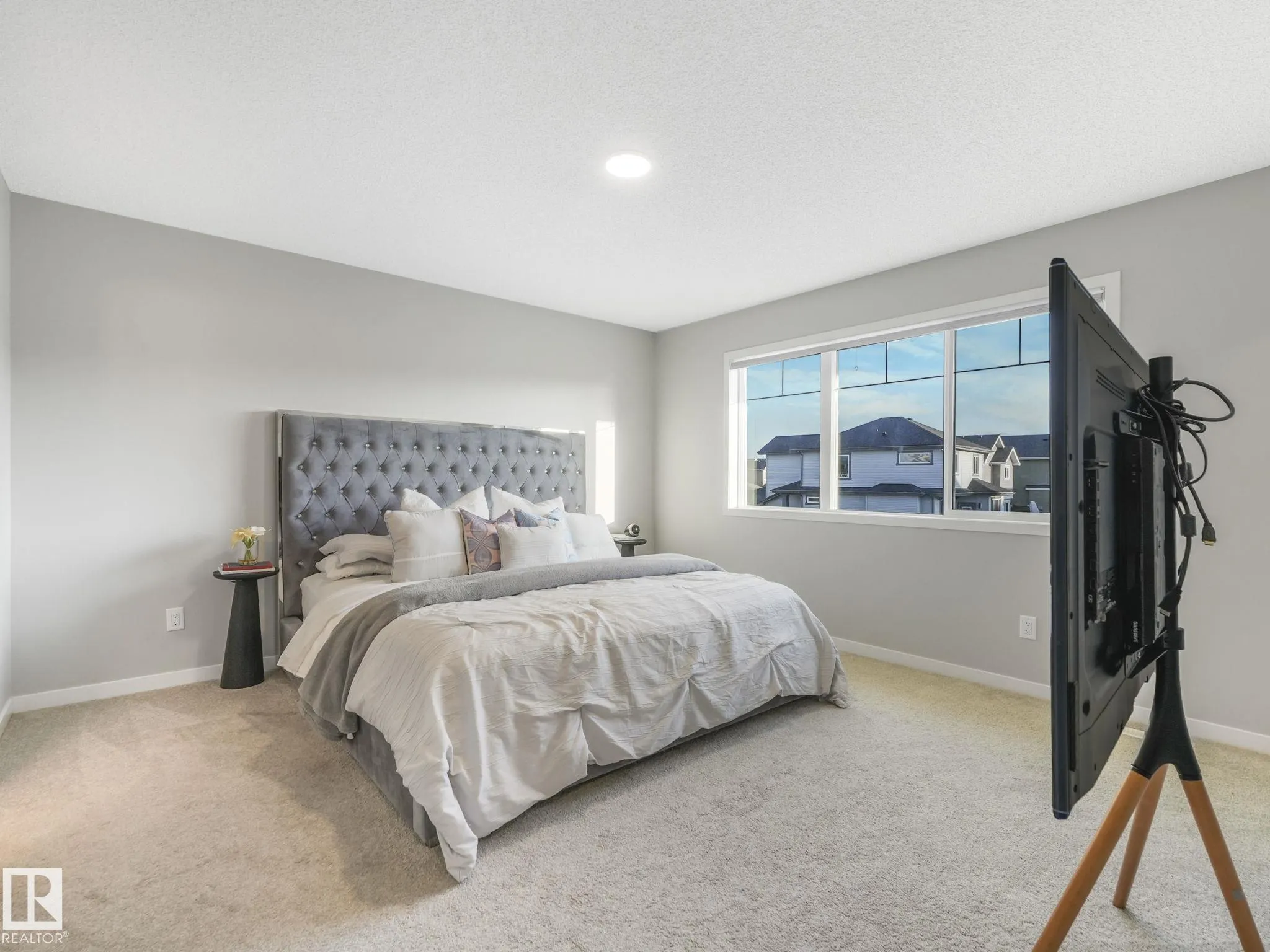 10 AUTUMNWOOD Crescent