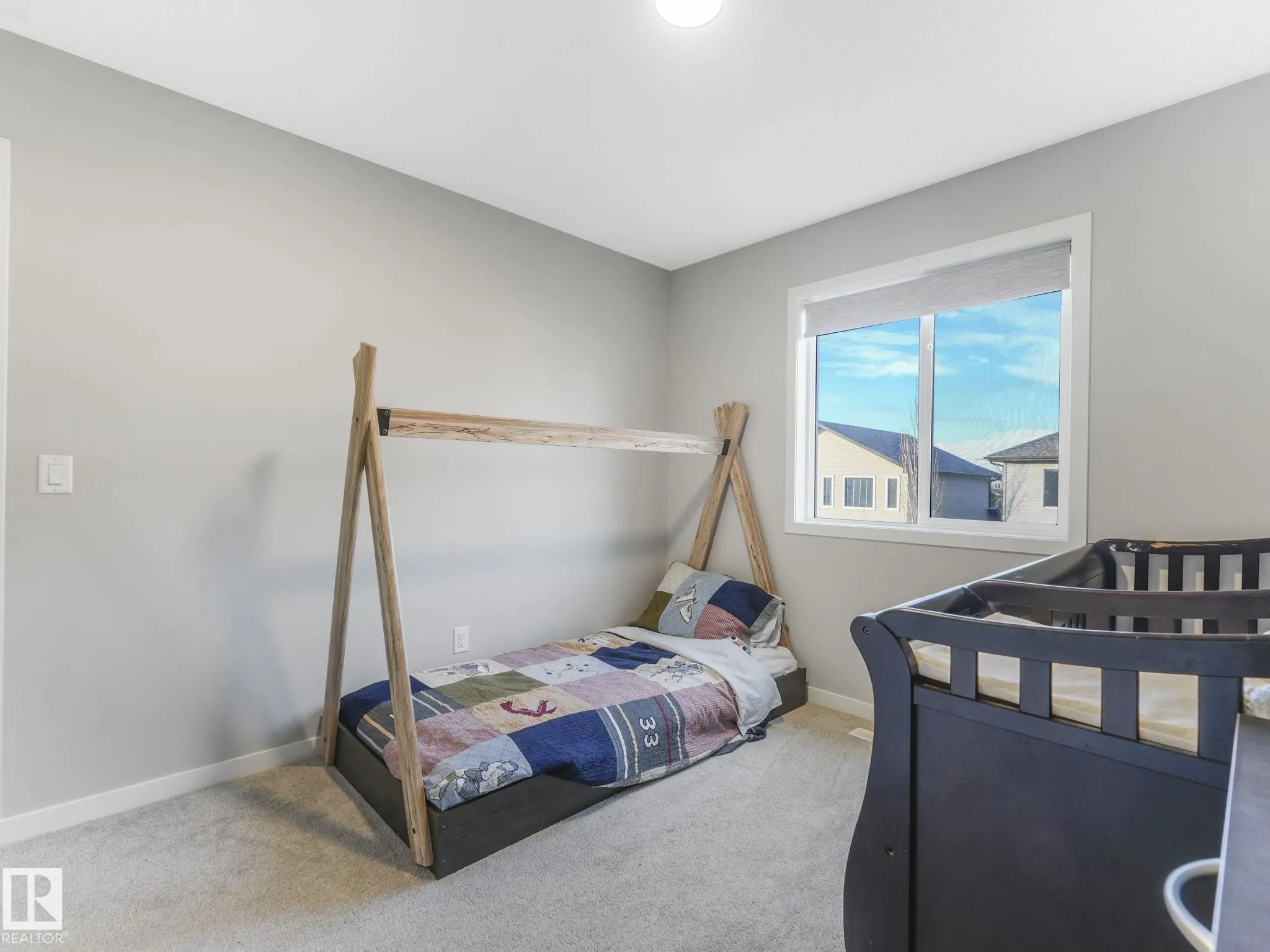 10 AUTUMNWOOD Crescent