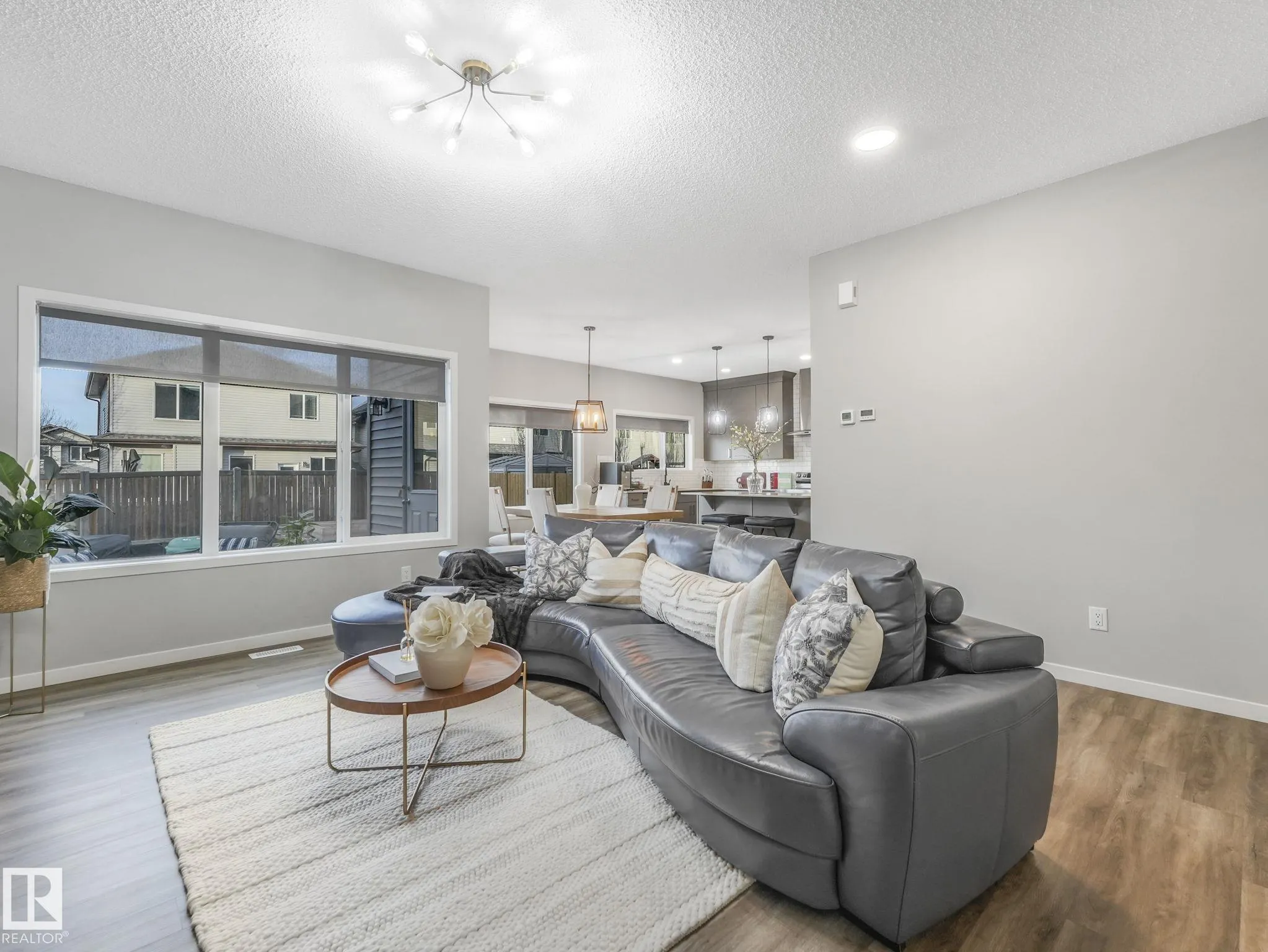 10 AUTUMNWOOD Crescent