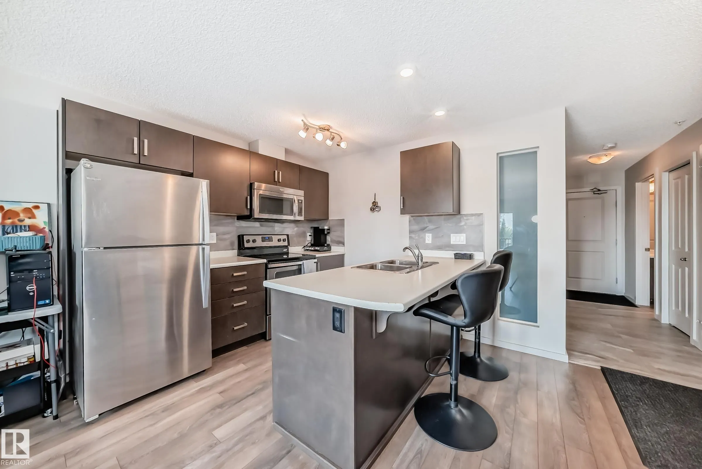 390 WINDERMERE Road