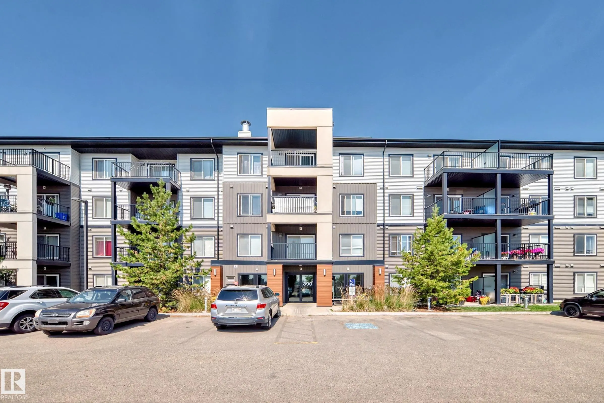 390 WINDERMERE Road