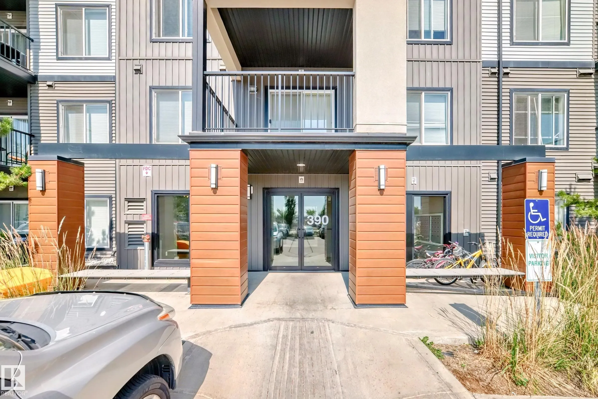 390 WINDERMERE Road
