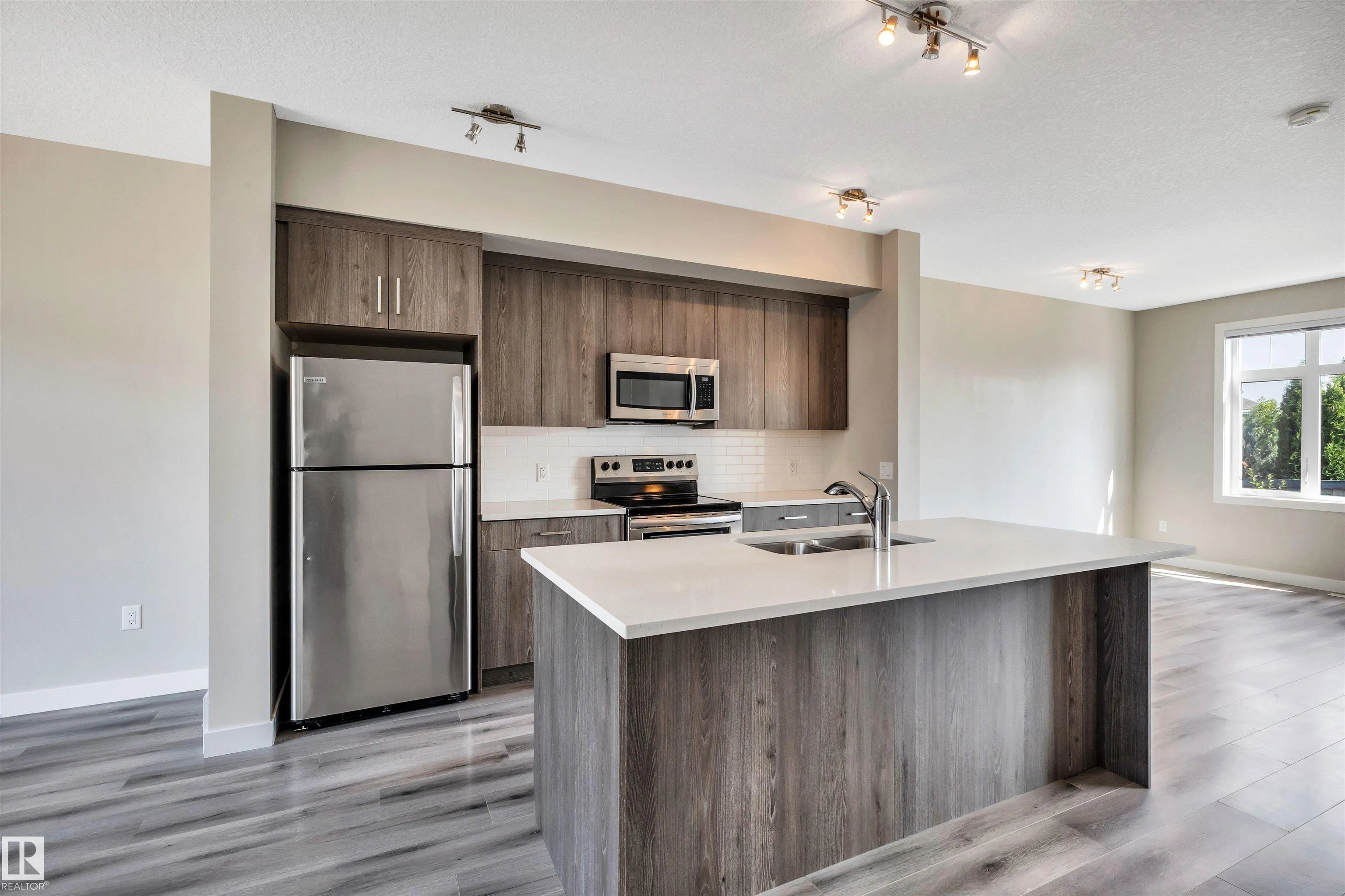 600 BELLEROSE Drive