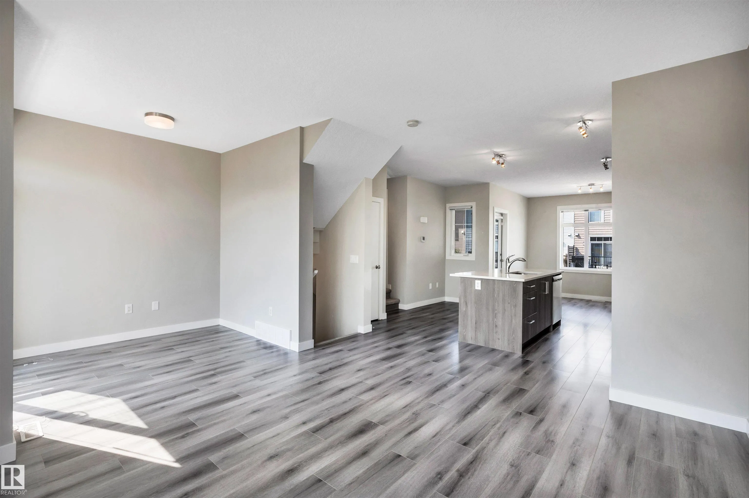 600 BELLEROSE Drive