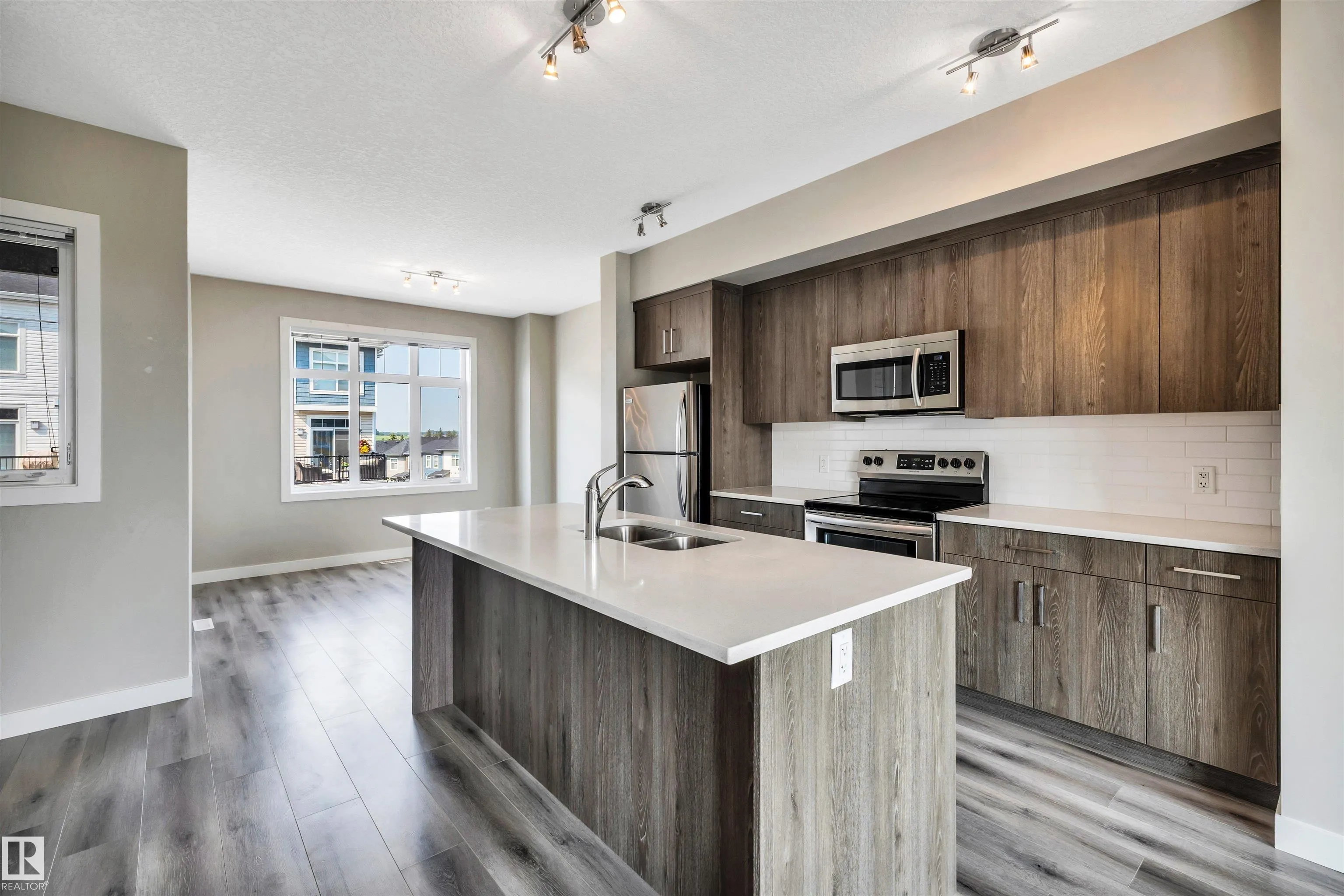600 BELLEROSE Drive