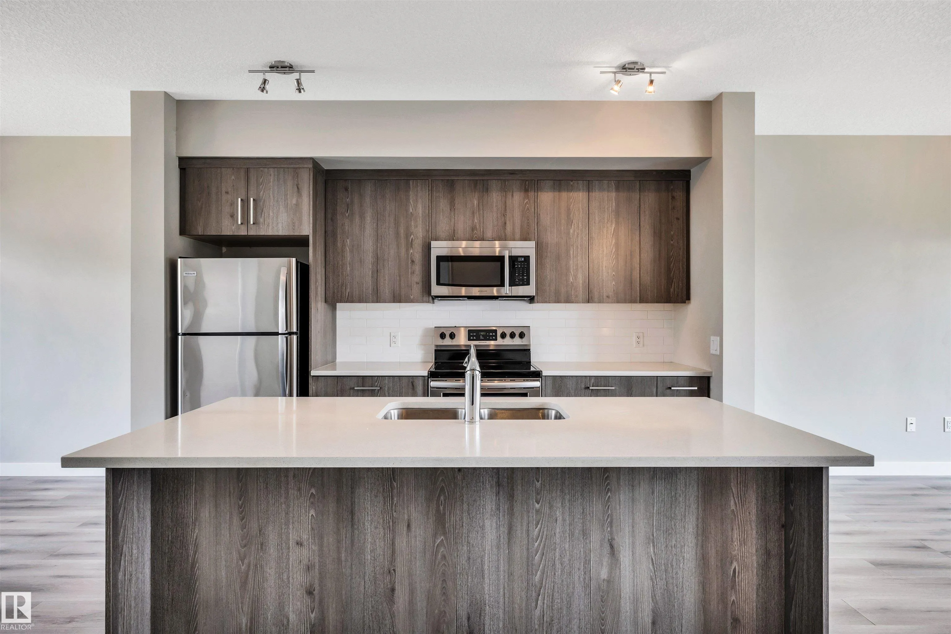 600 BELLEROSE Drive