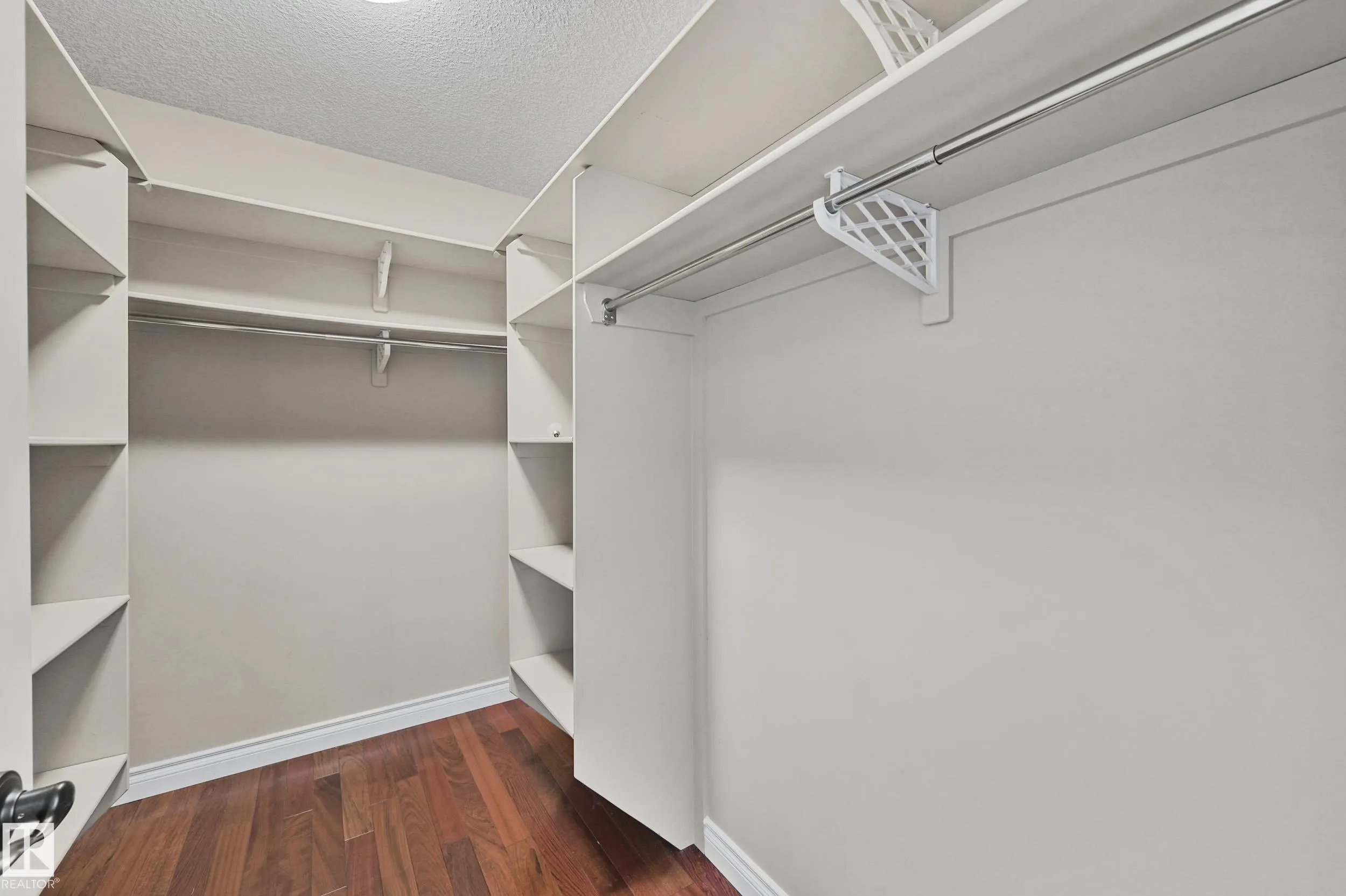 1213 ADAMSON Drive