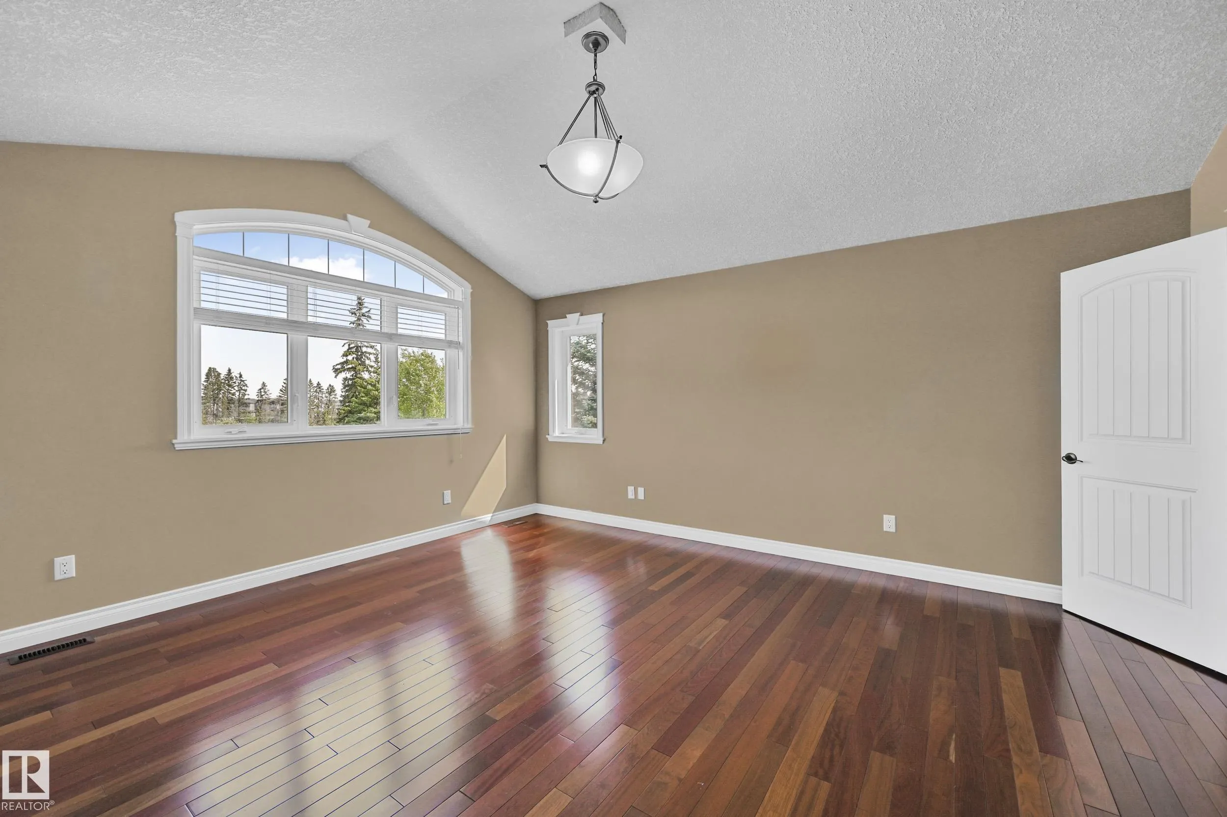 1213 ADAMSON Drive