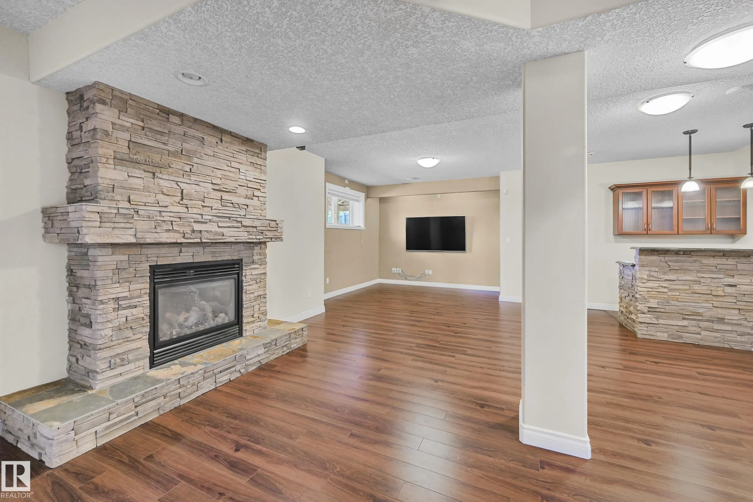 1213 ADAMSON Drive