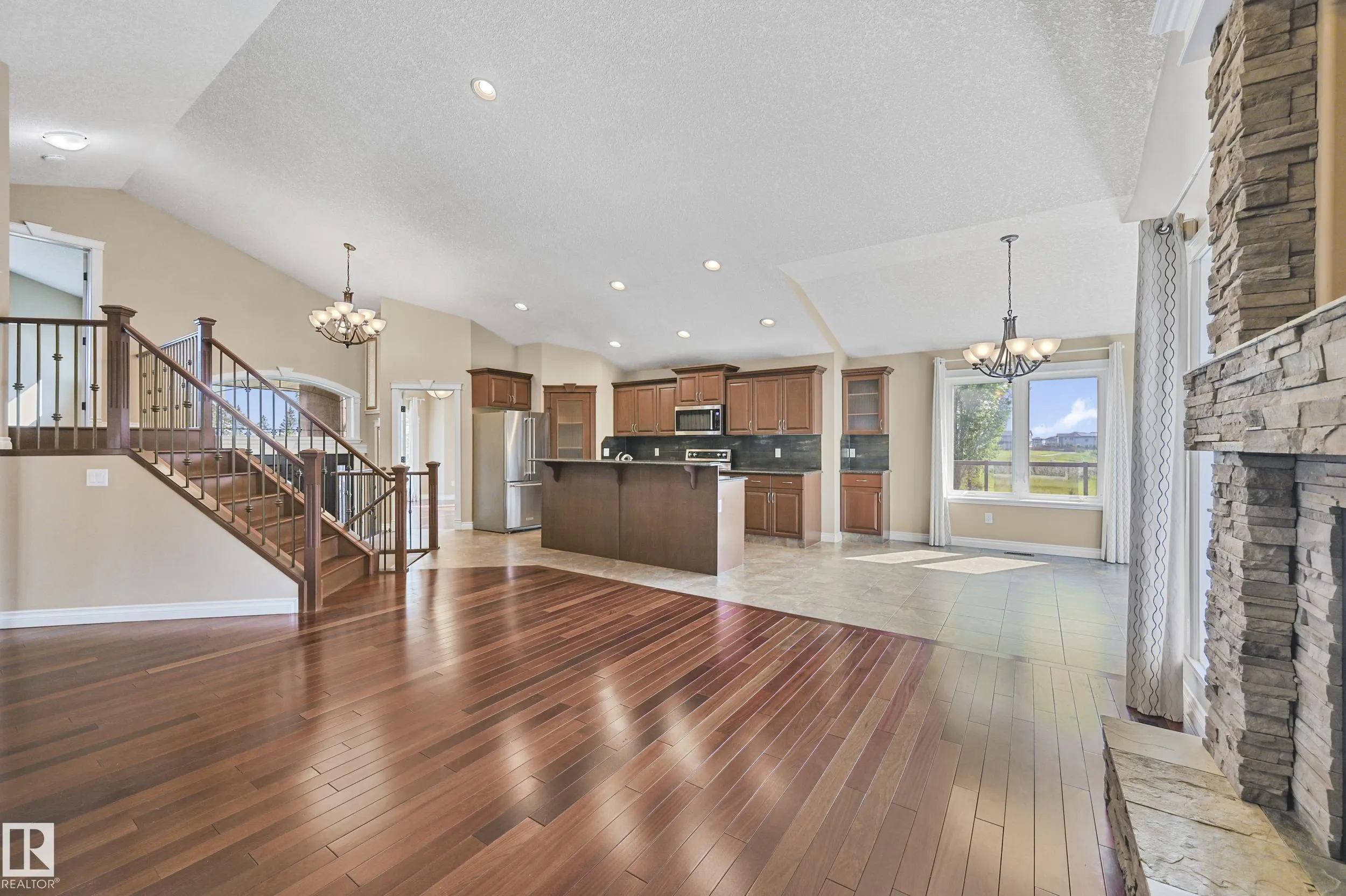 1213 ADAMSON Drive