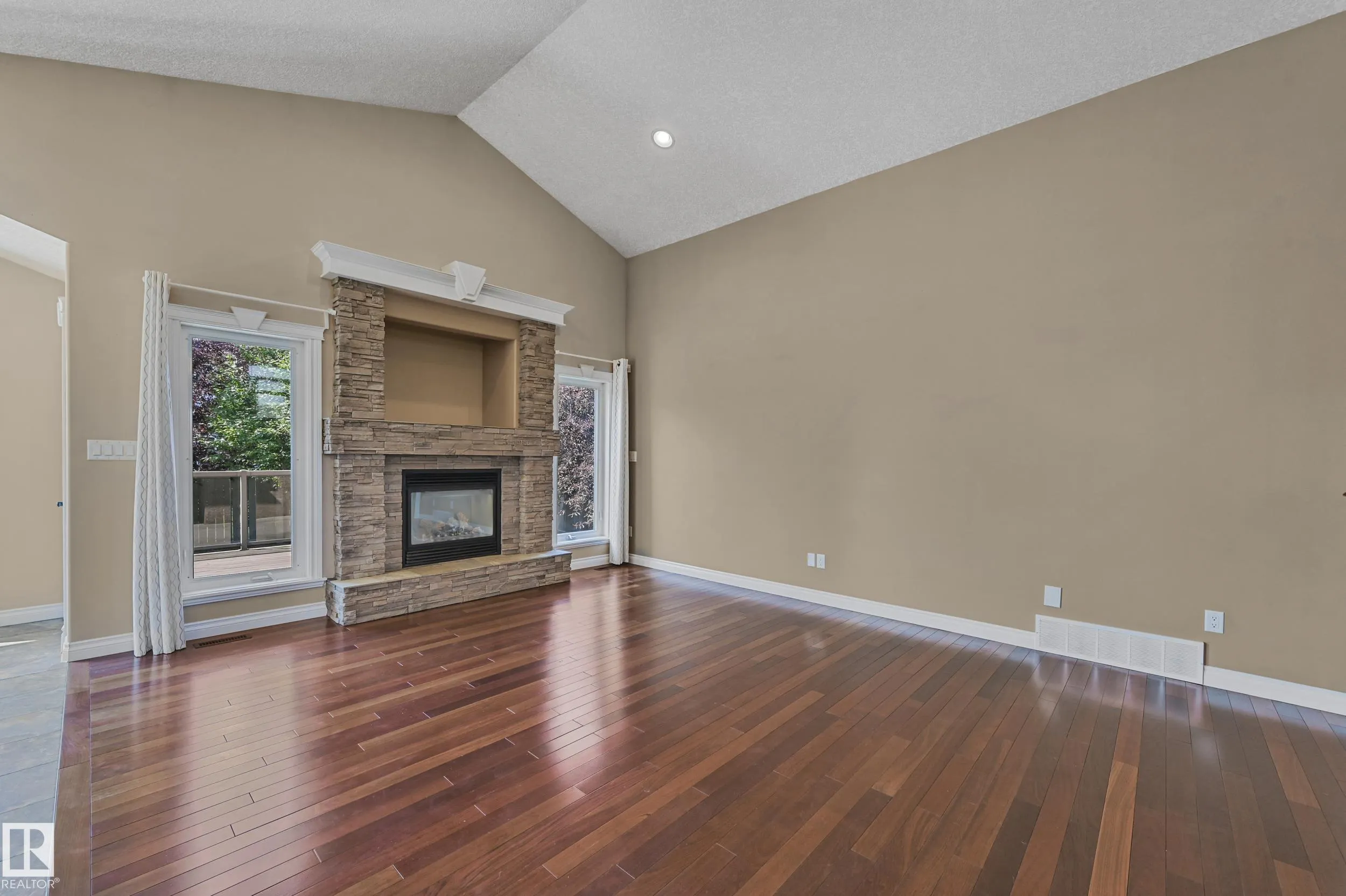 1213 ADAMSON Drive