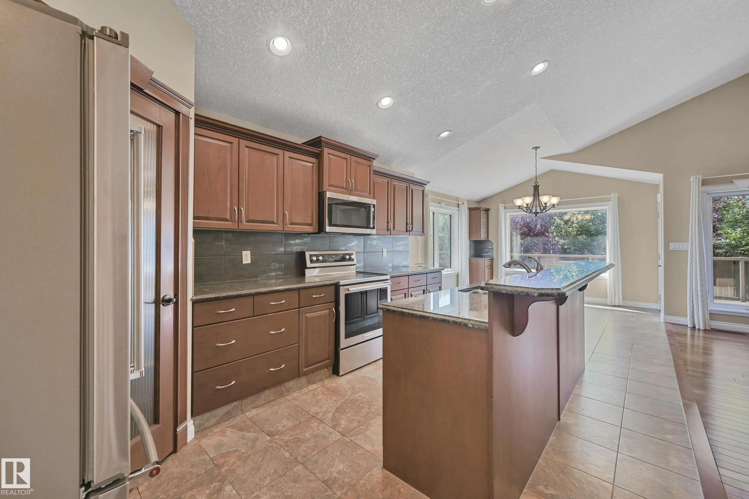 1213 ADAMSON Drive