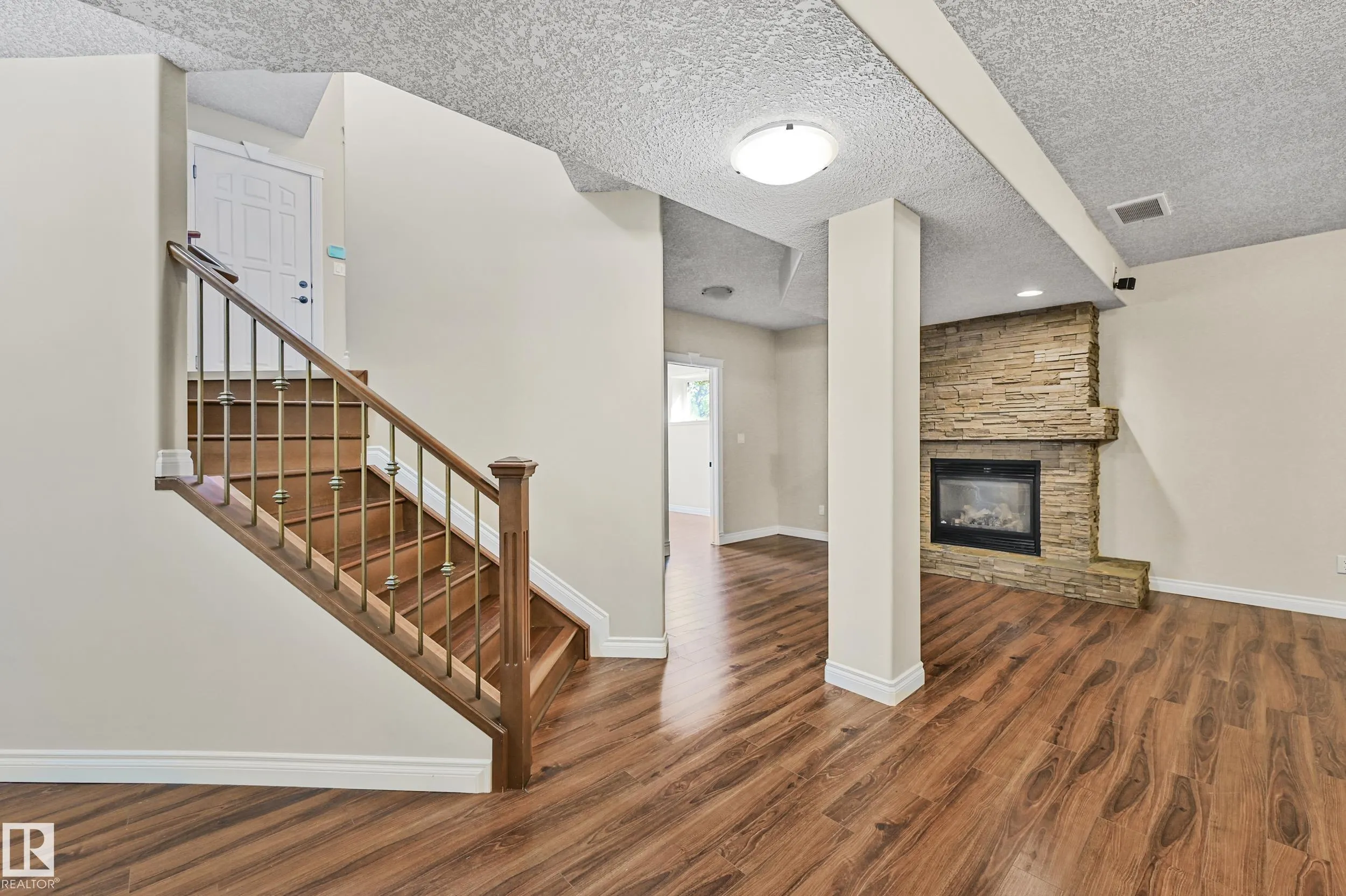 1213 ADAMSON Drive