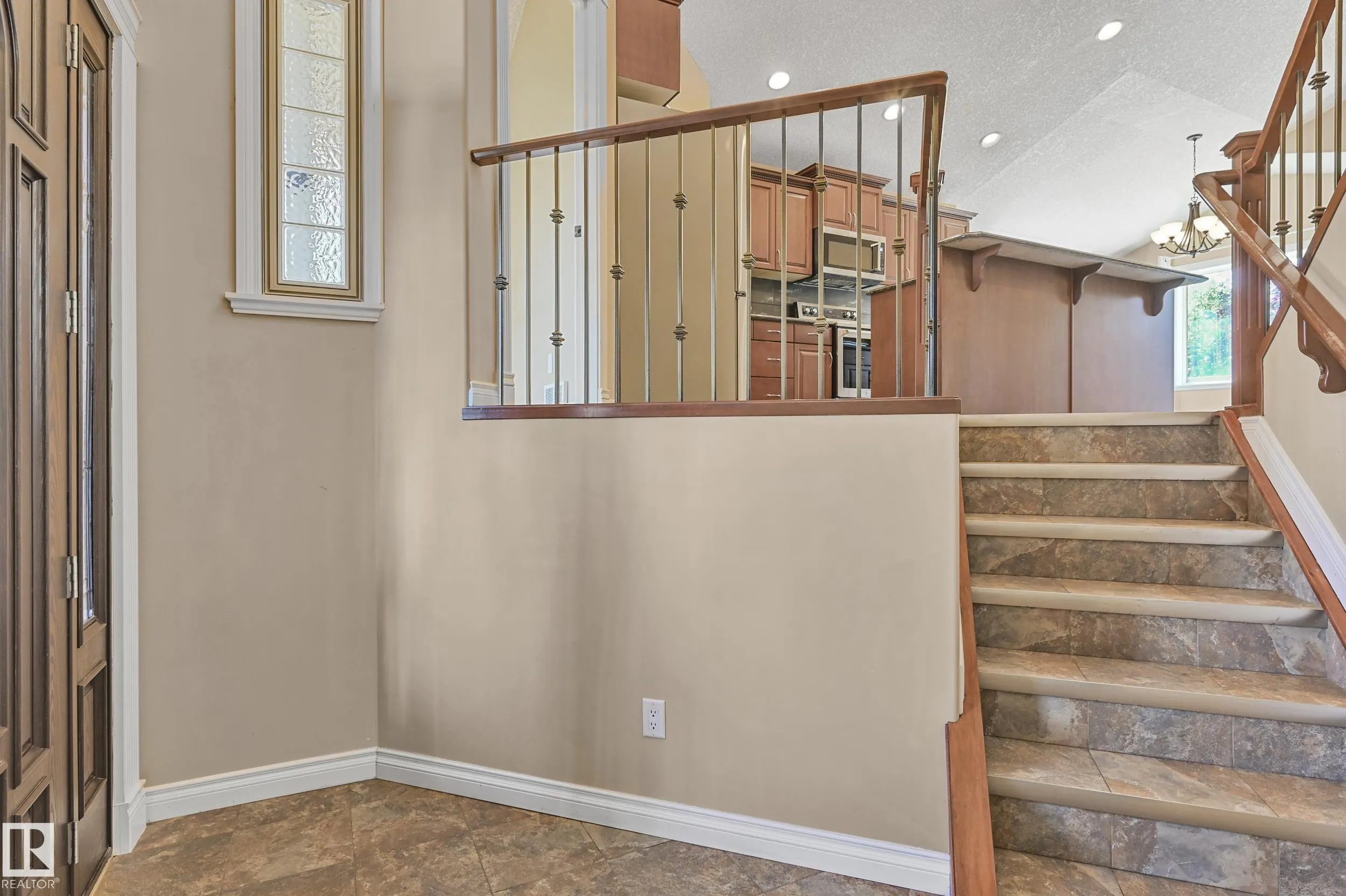 1213 ADAMSON Drive