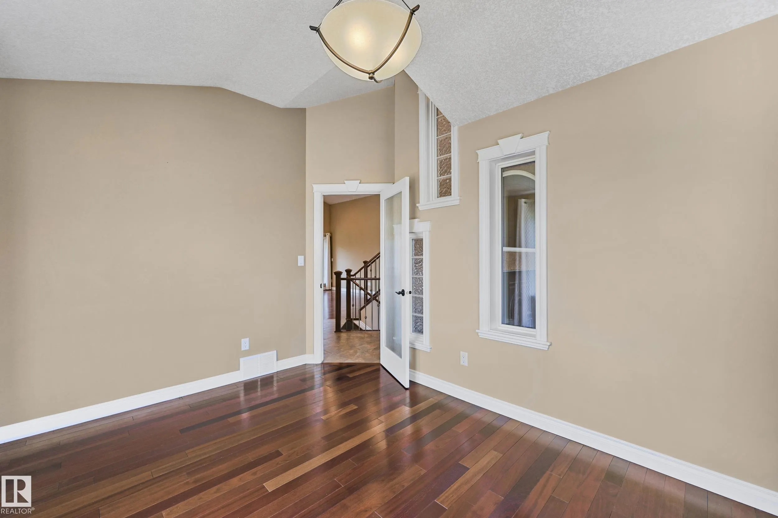 1213 ADAMSON Drive