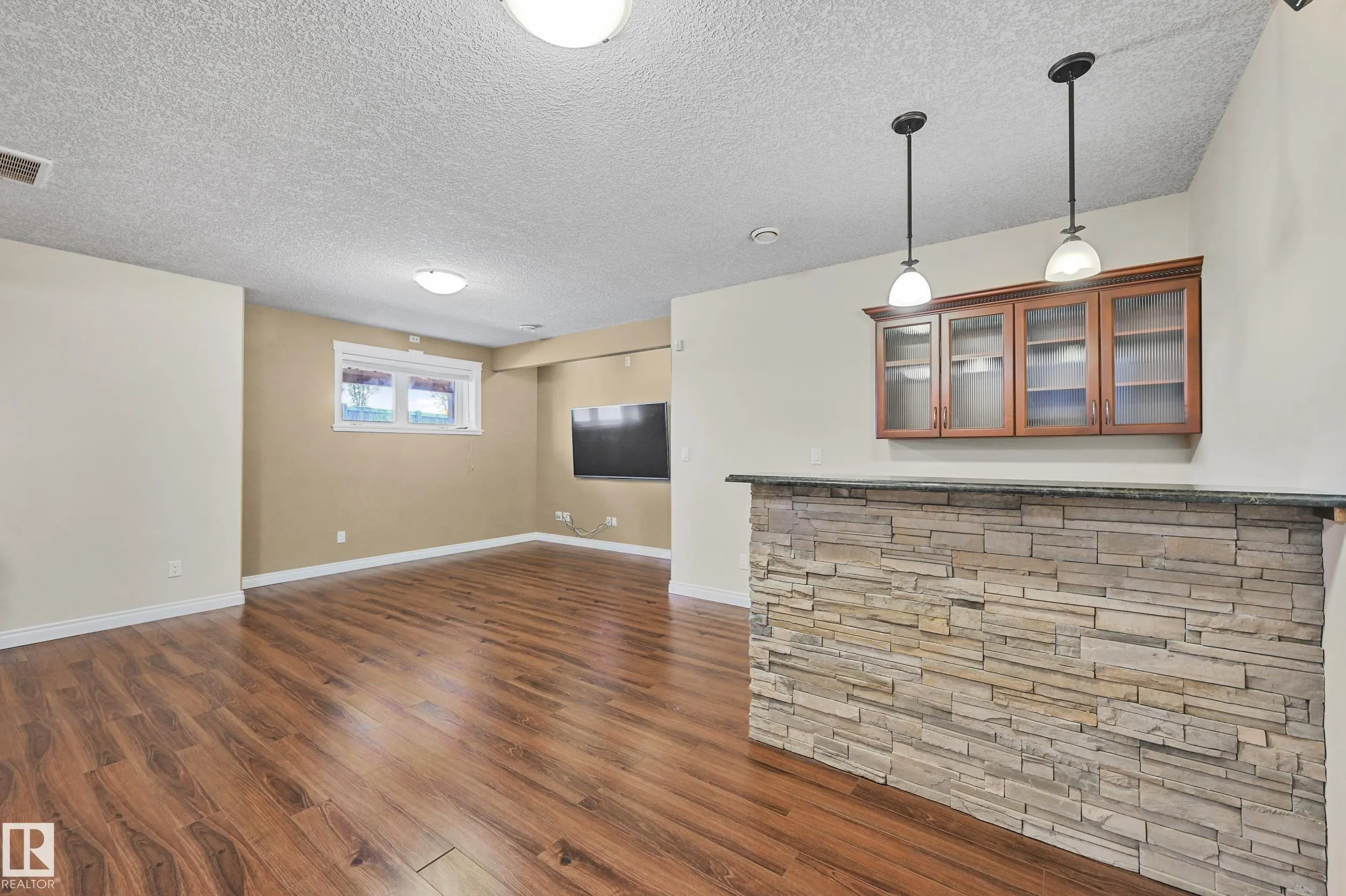 1213 ADAMSON Drive