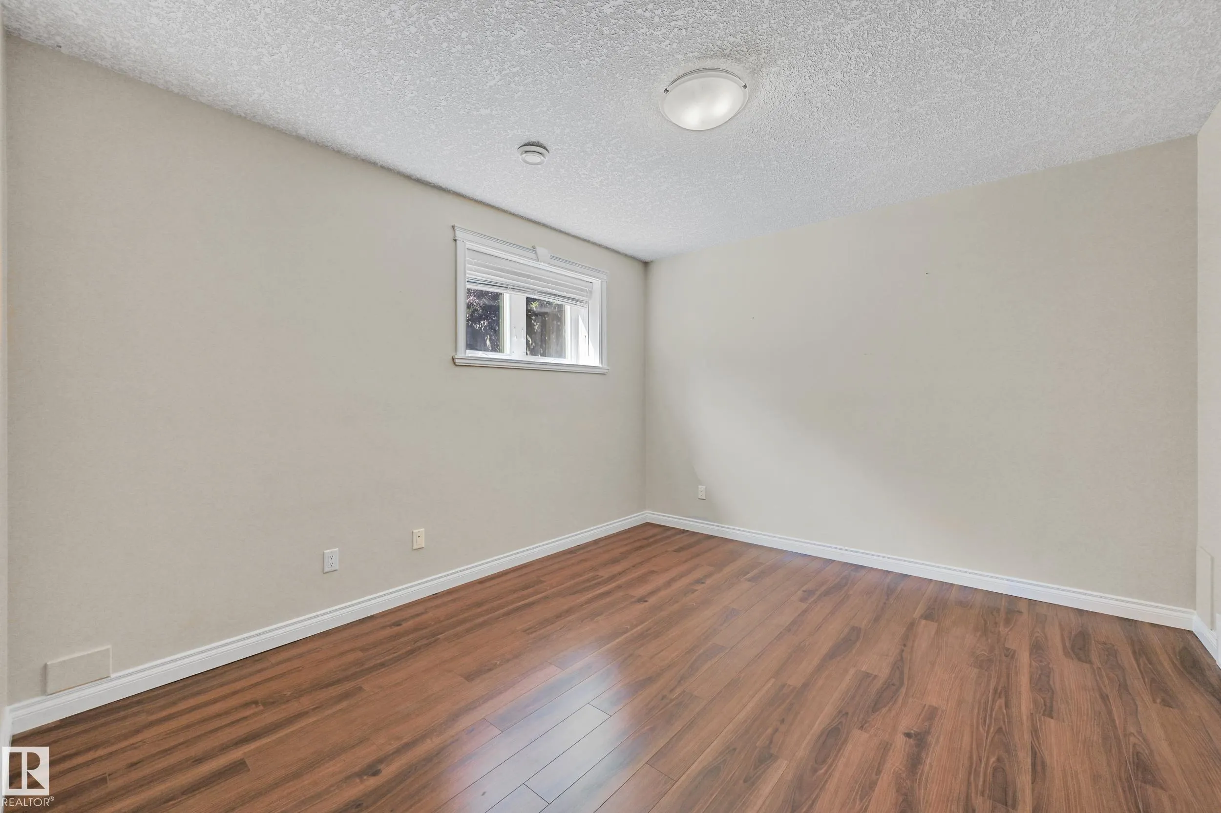 1213 ADAMSON Drive