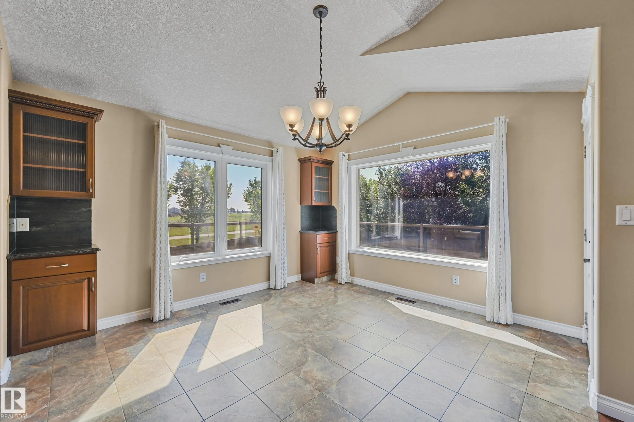1213 ADAMSON Drive